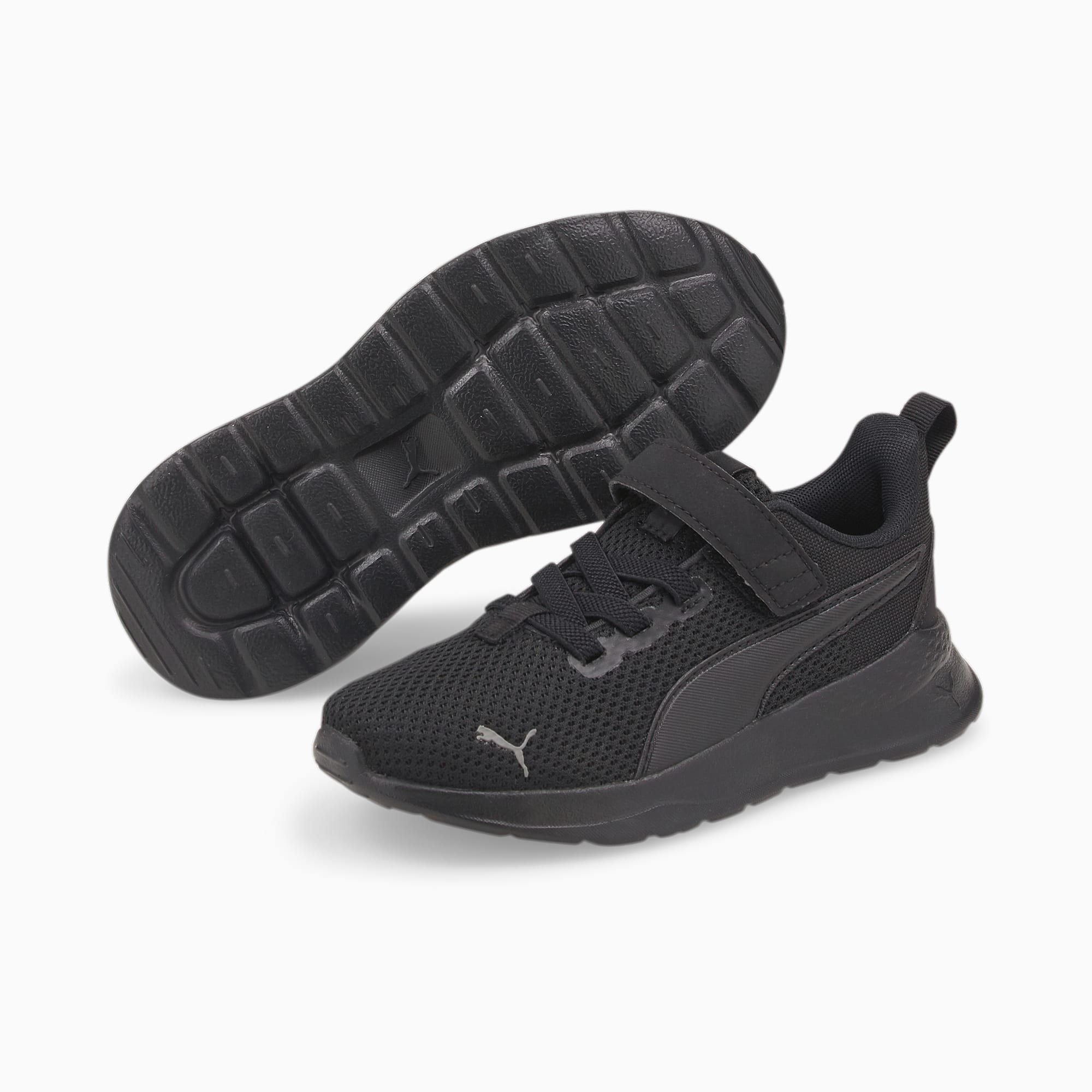 Zwarte PUMA sneaker voor kinderen met veters en klittenbandsluiting.