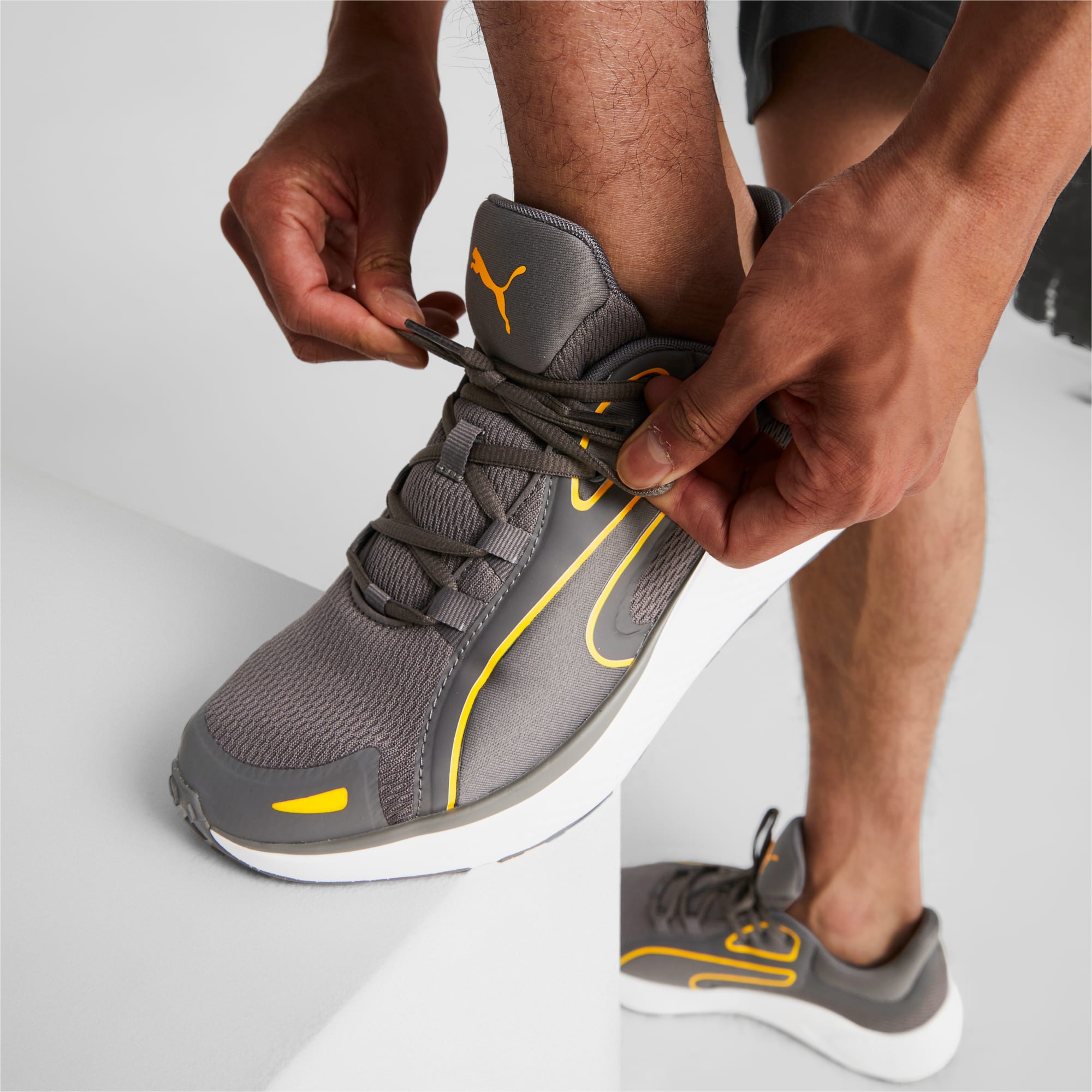 Softride Pro Coast Walking Shoes