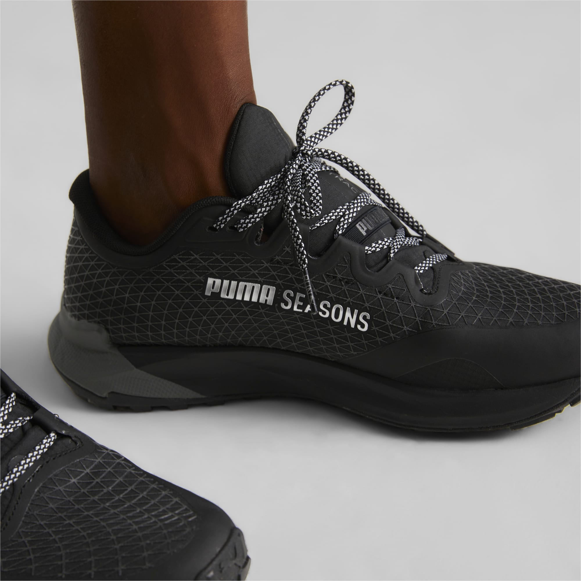 Mens gore tex running on sale shoes