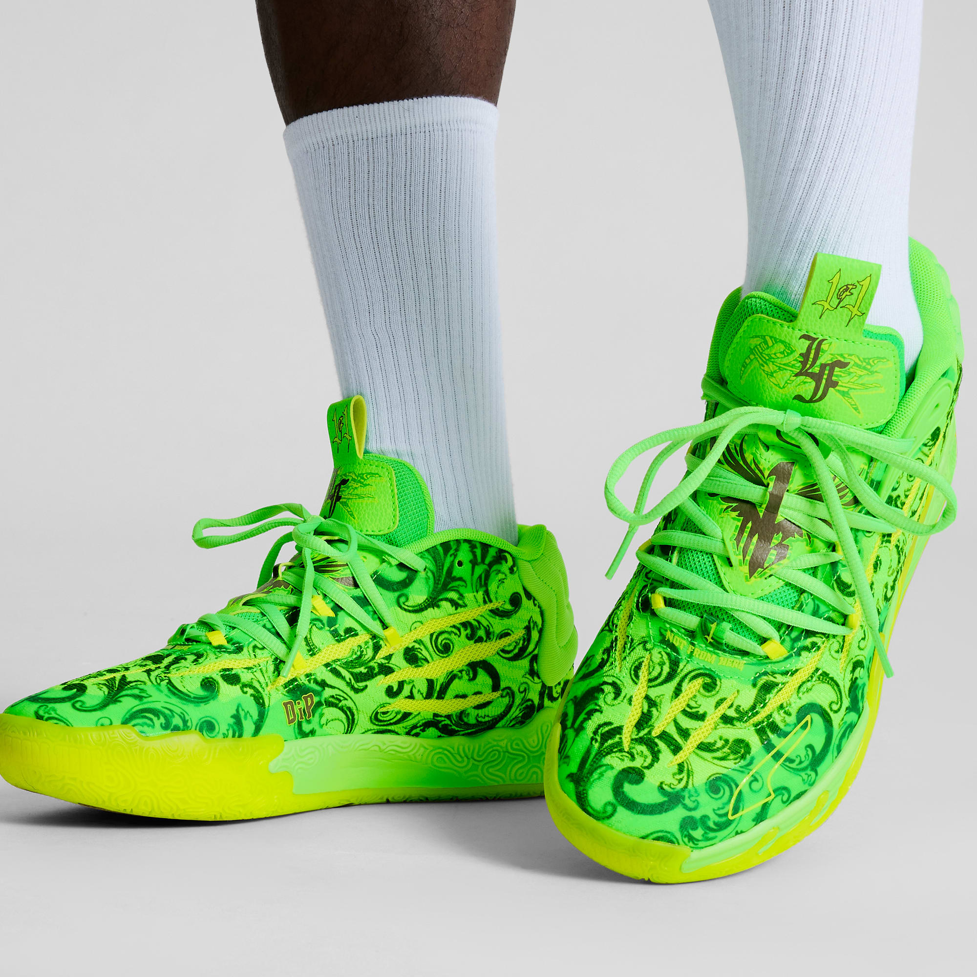 Fluorescent green basketball shoes deals