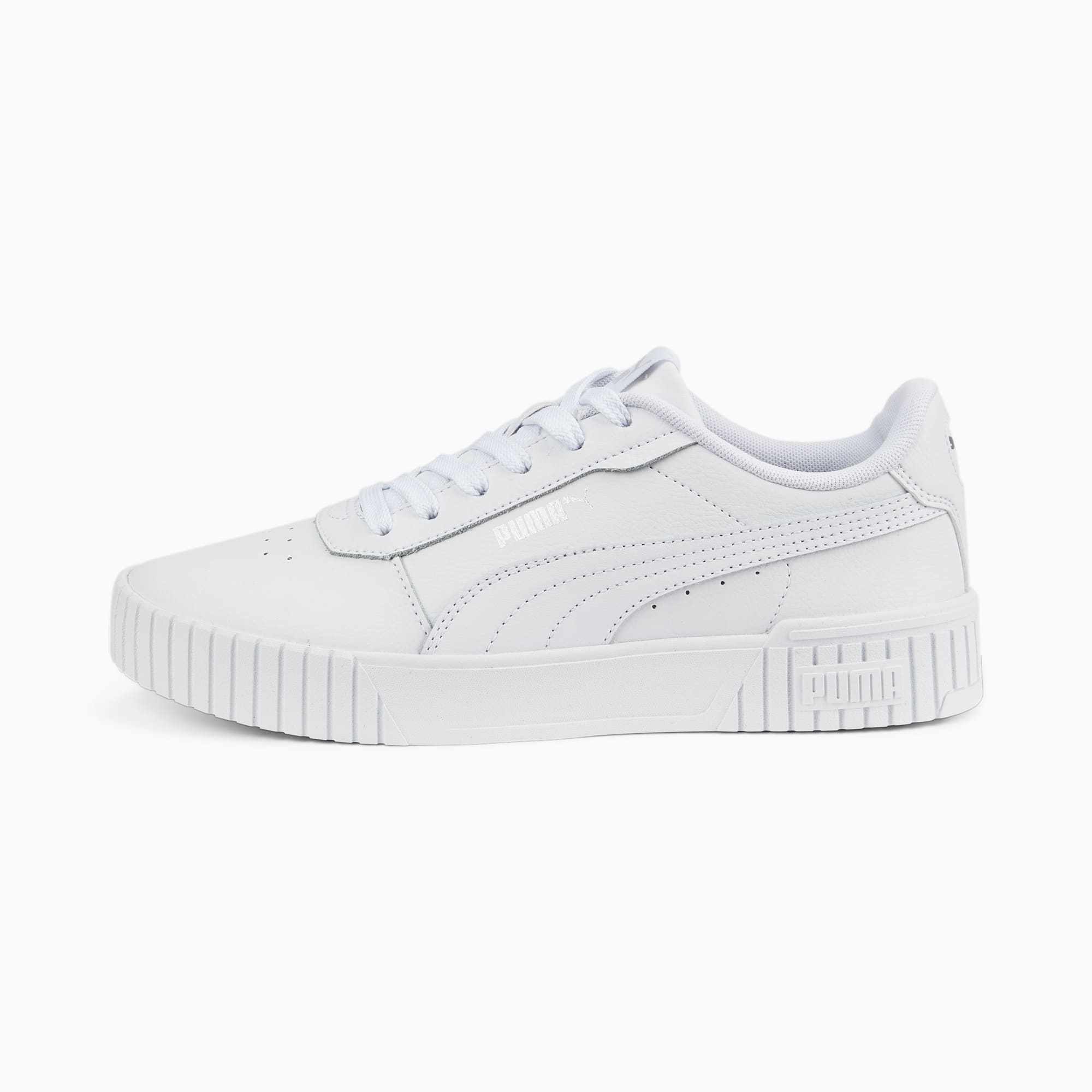 Witte PUMA sneaker voor dames met een laag profiel en vetersluiting.