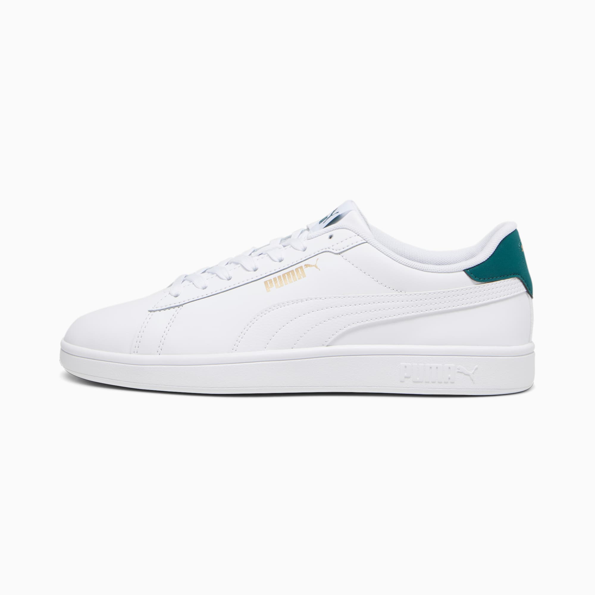 Baskets PUMA blanches pour adultes, avec accent turquoise au talon et logo doré.