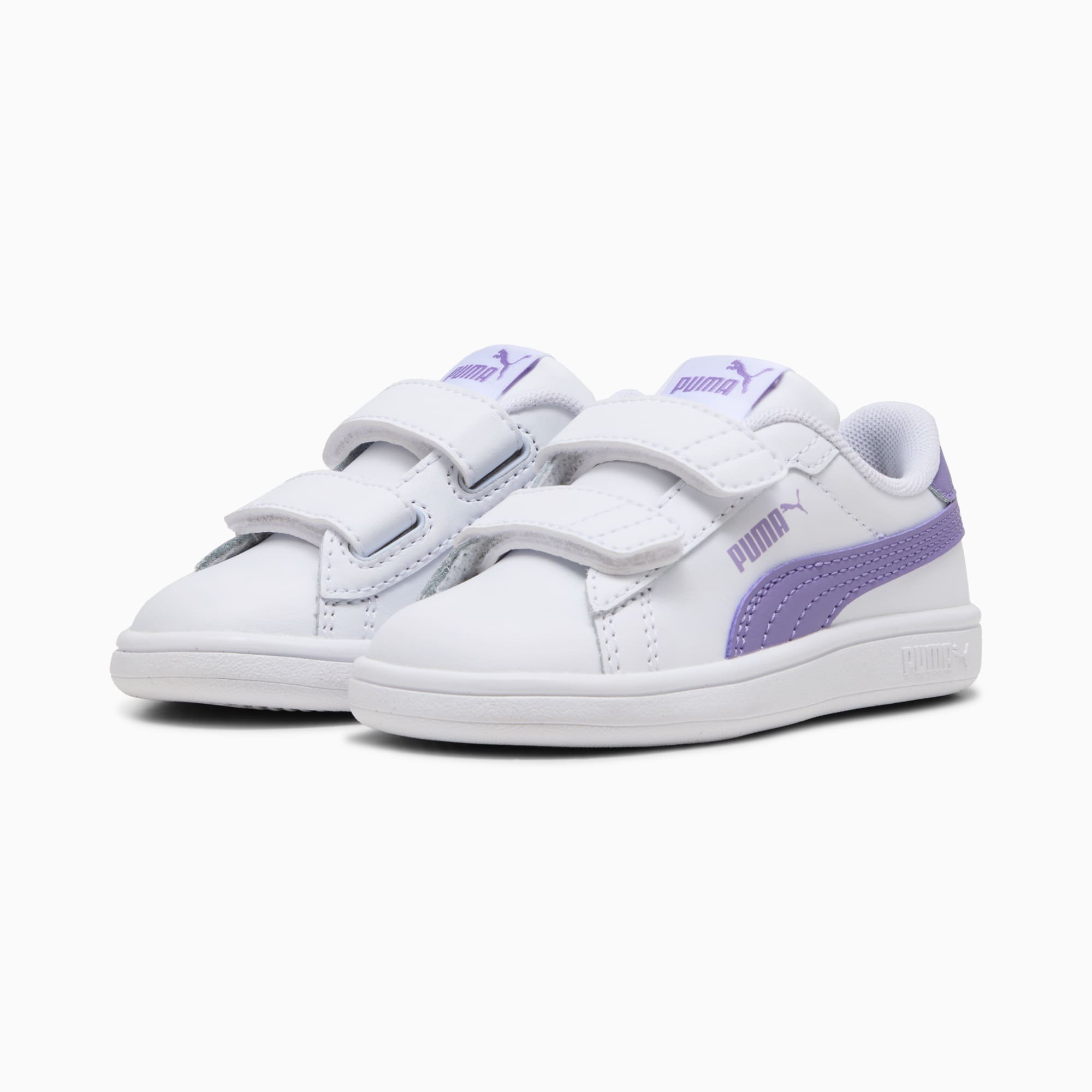 Witte PUMA-sneakers voor peuters, met klittenbandsluitingen en lila accenten.