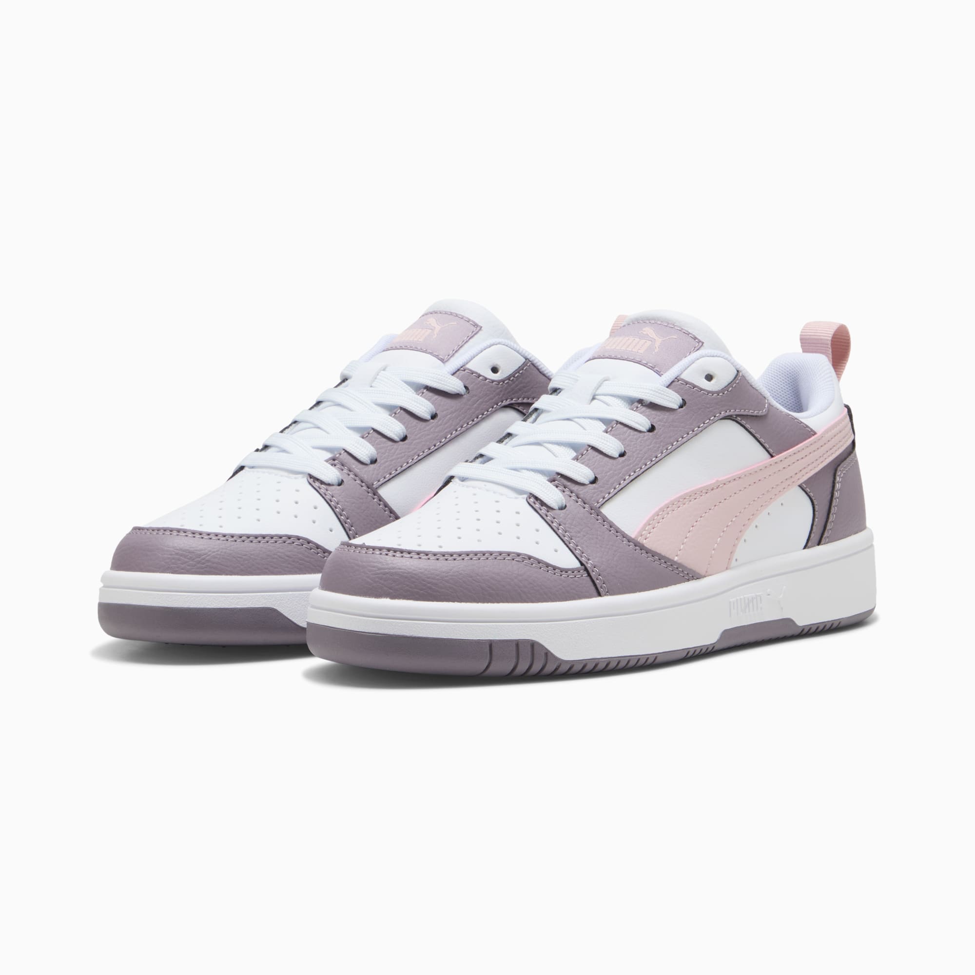 Sneaker PUMA bianca da donna con dettagli lilla e rosa e chiusura con lacci.