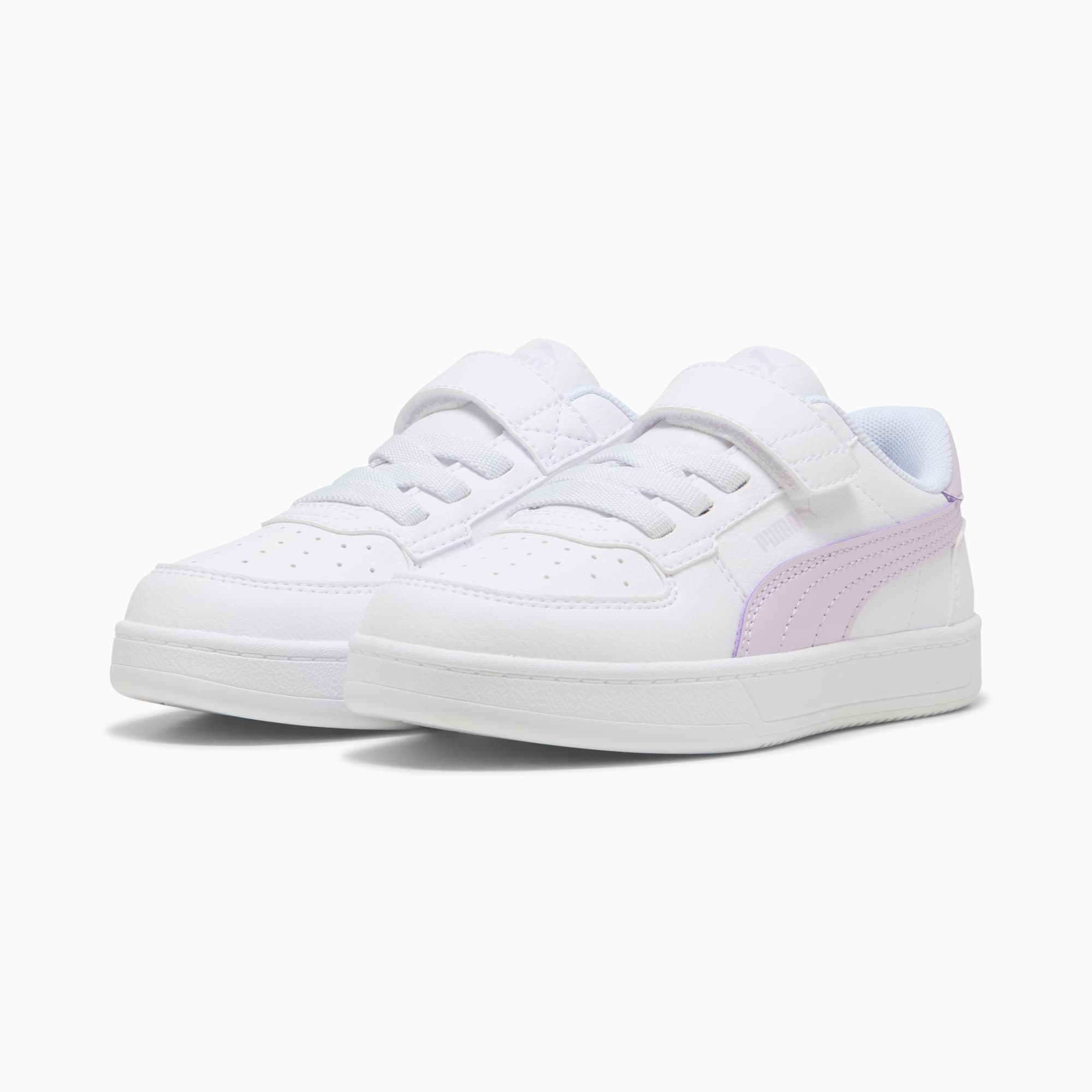Weißer PUMA Kindertrainer mit Klettverschluss und lila Streifendetail.
