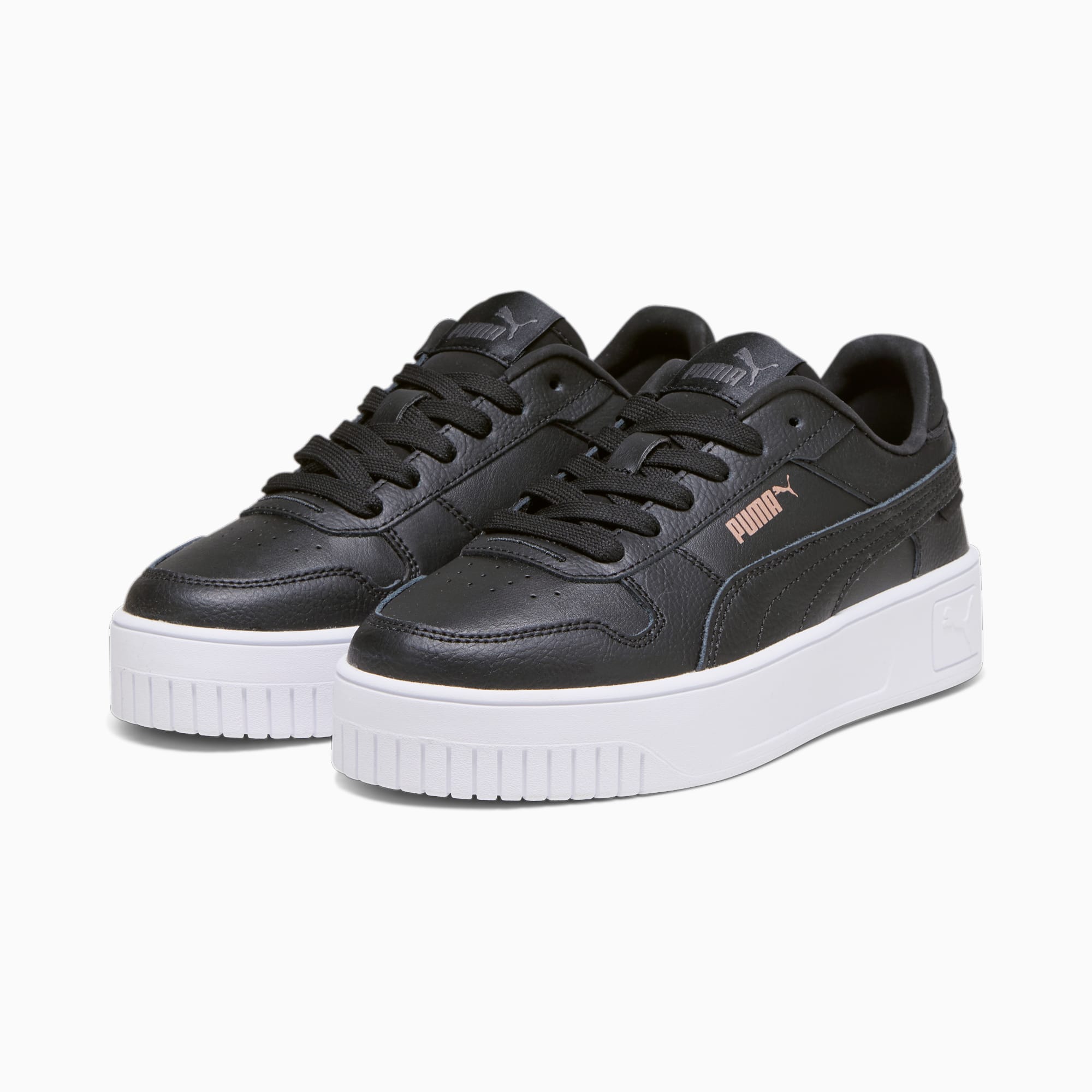 Basket noire PUMA pour femme avec fermeture à lacets et épaisse semelle plateforme blanche.