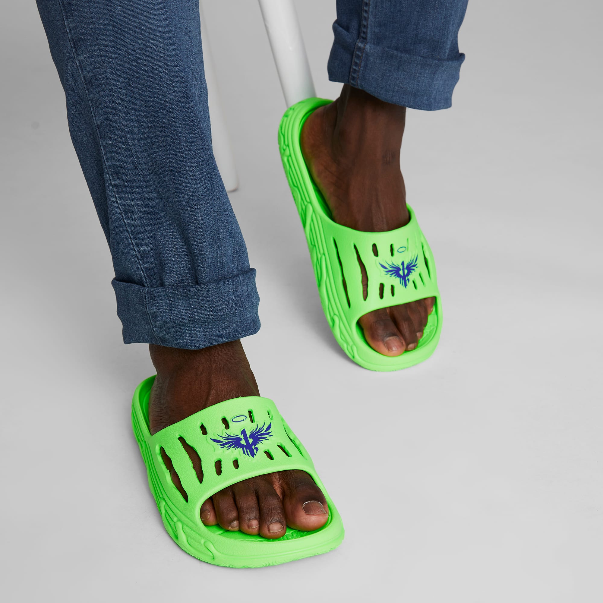 Basketball slippers clearance