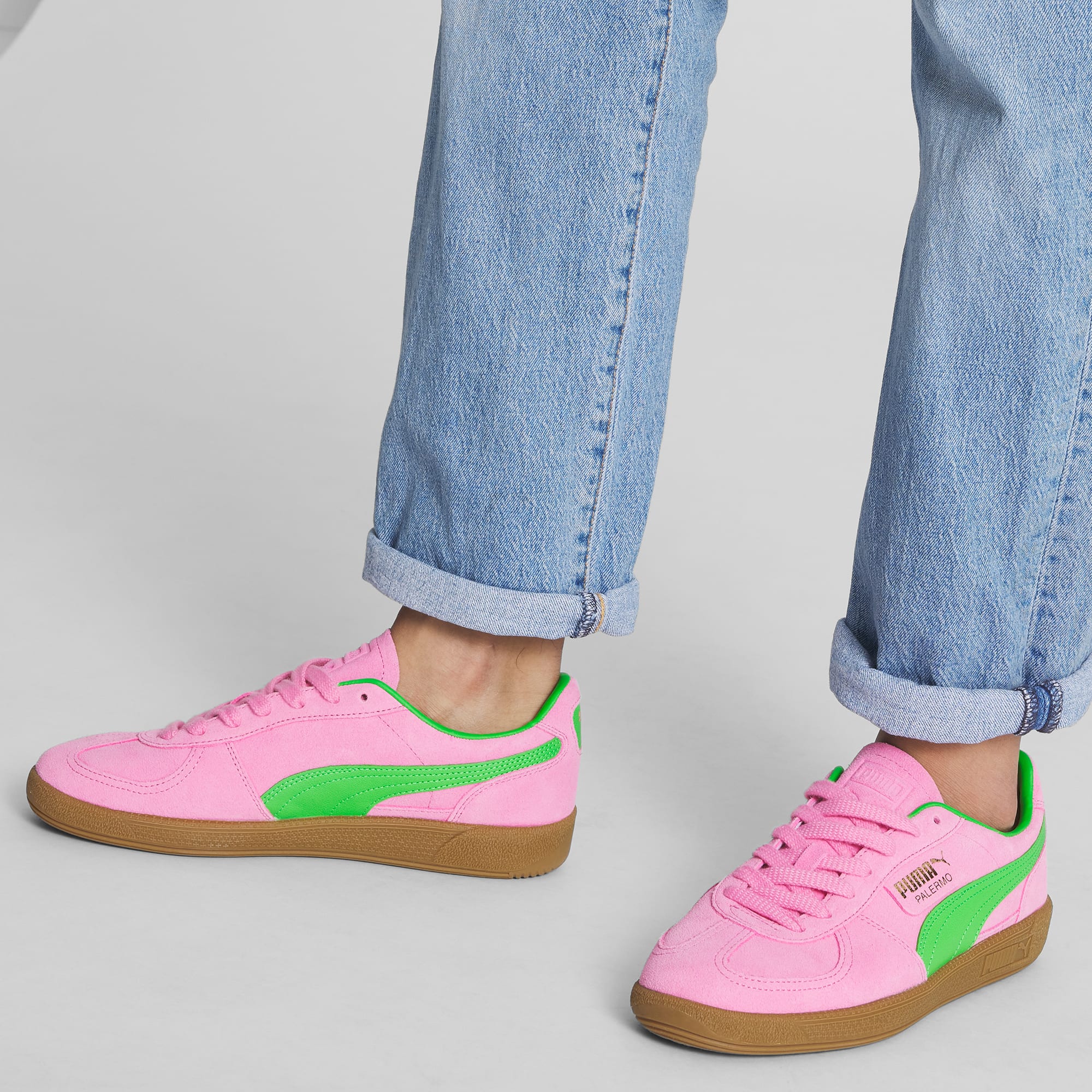 Pink and gray pumas outlet