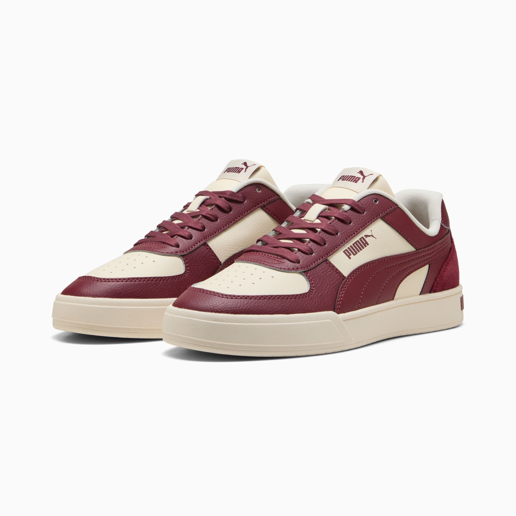 Bordeaux PUMA sneakers met vetersluiting en gelaagd paneelontwerp voor volwassenen.