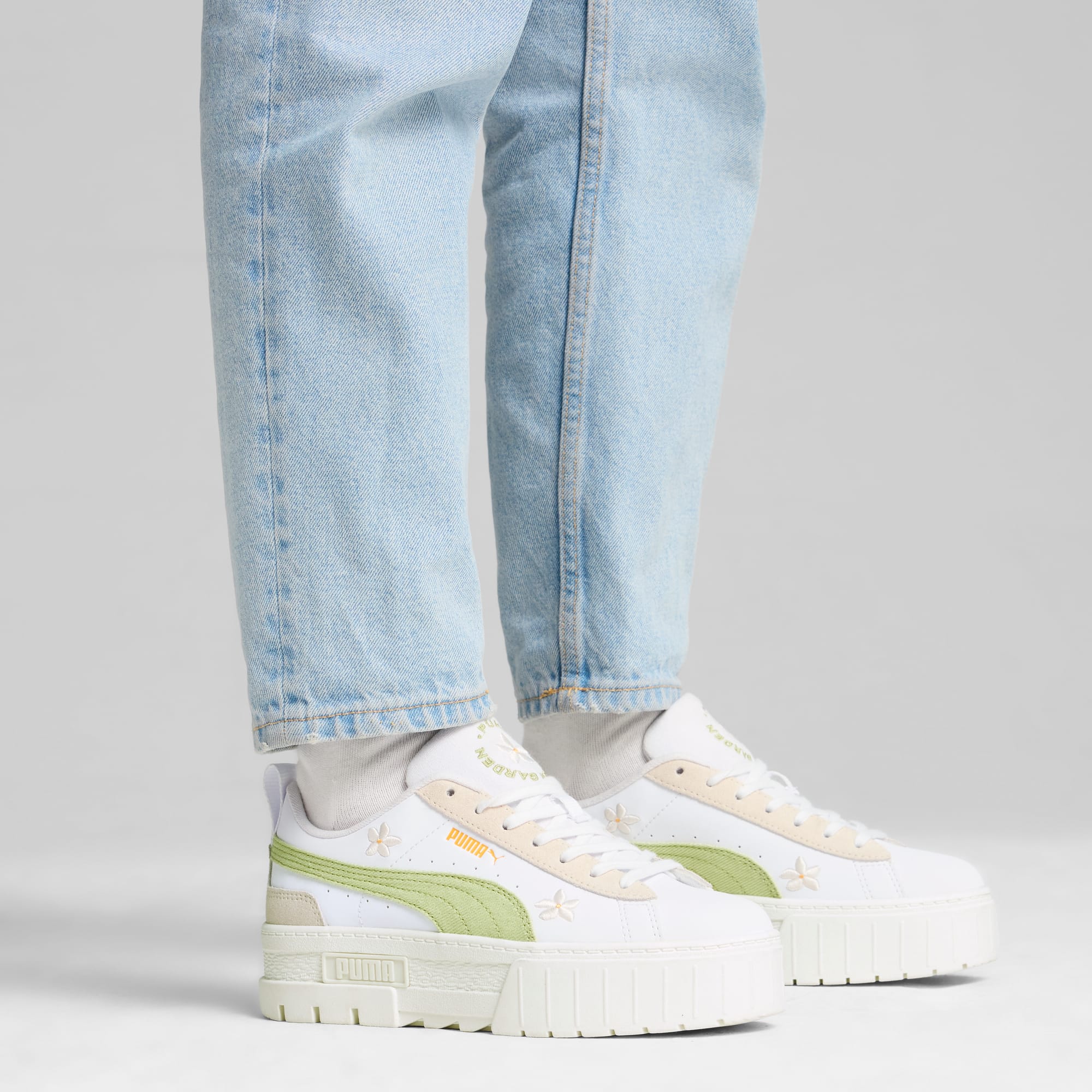 Puma suede platforms in white with embrodiery discount