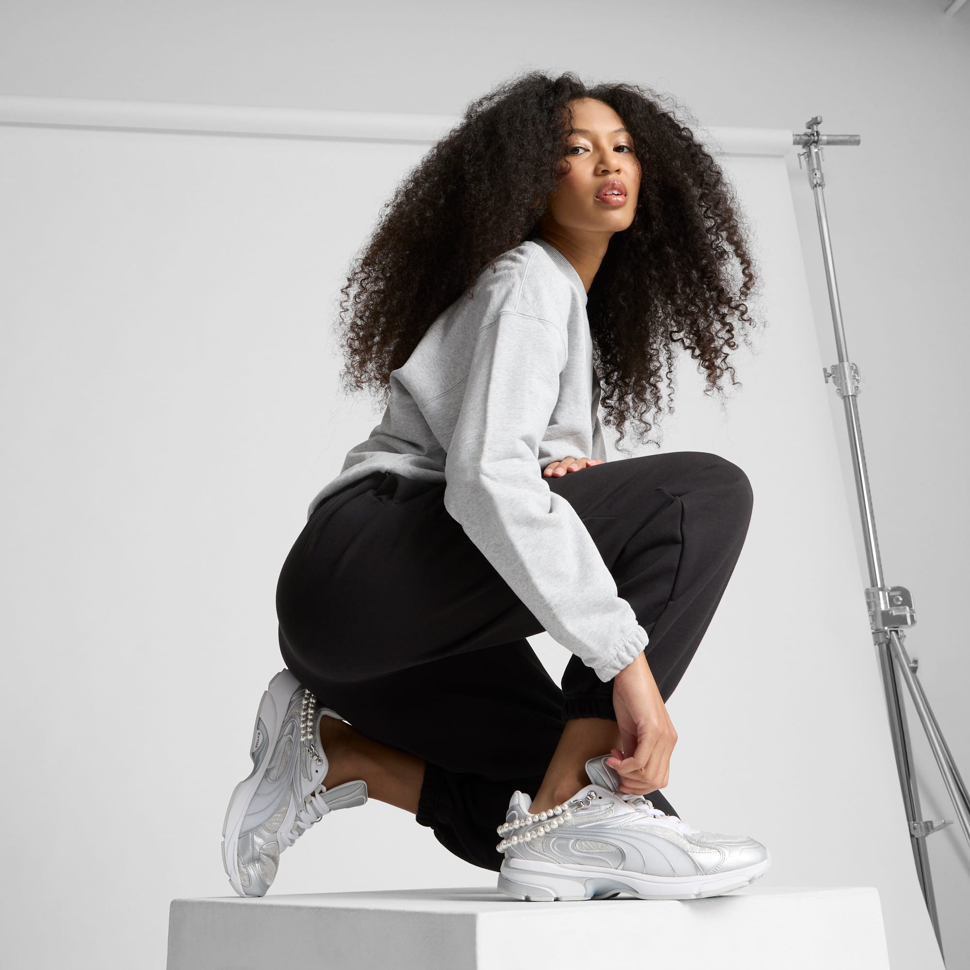 Feminine sneakers discount