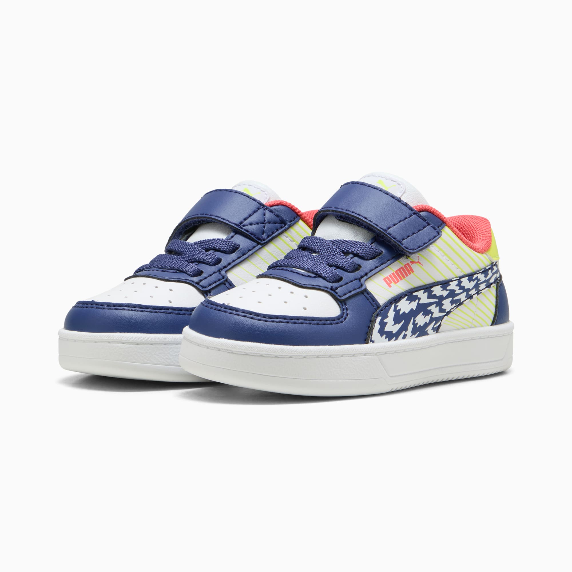 Blaue PUMA Kleinkind-Sneaker mit Klettverschluss und Musterdetails.