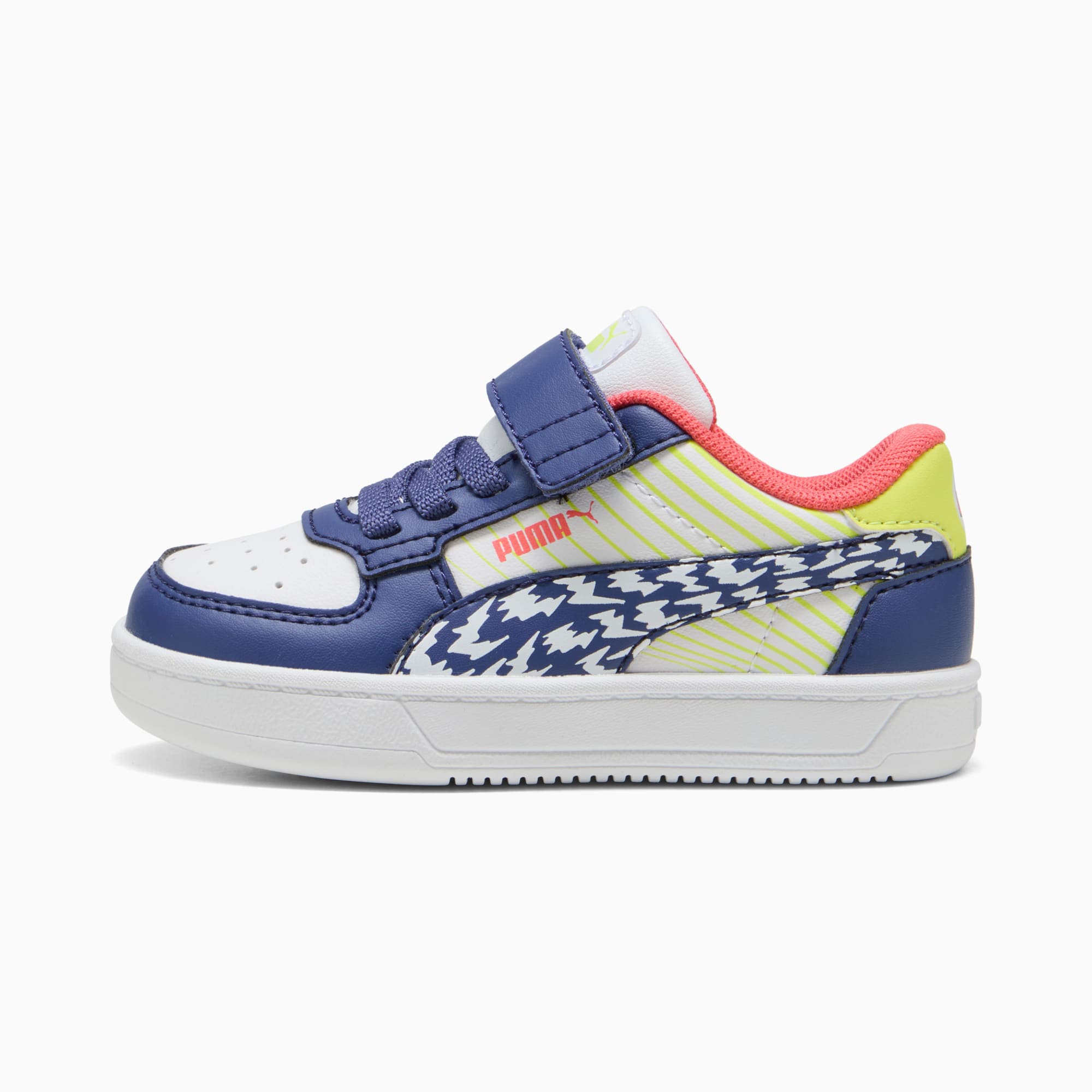 Blauer PUMA Trainer für Kinder mit Musterdesign und Klettverschluss.