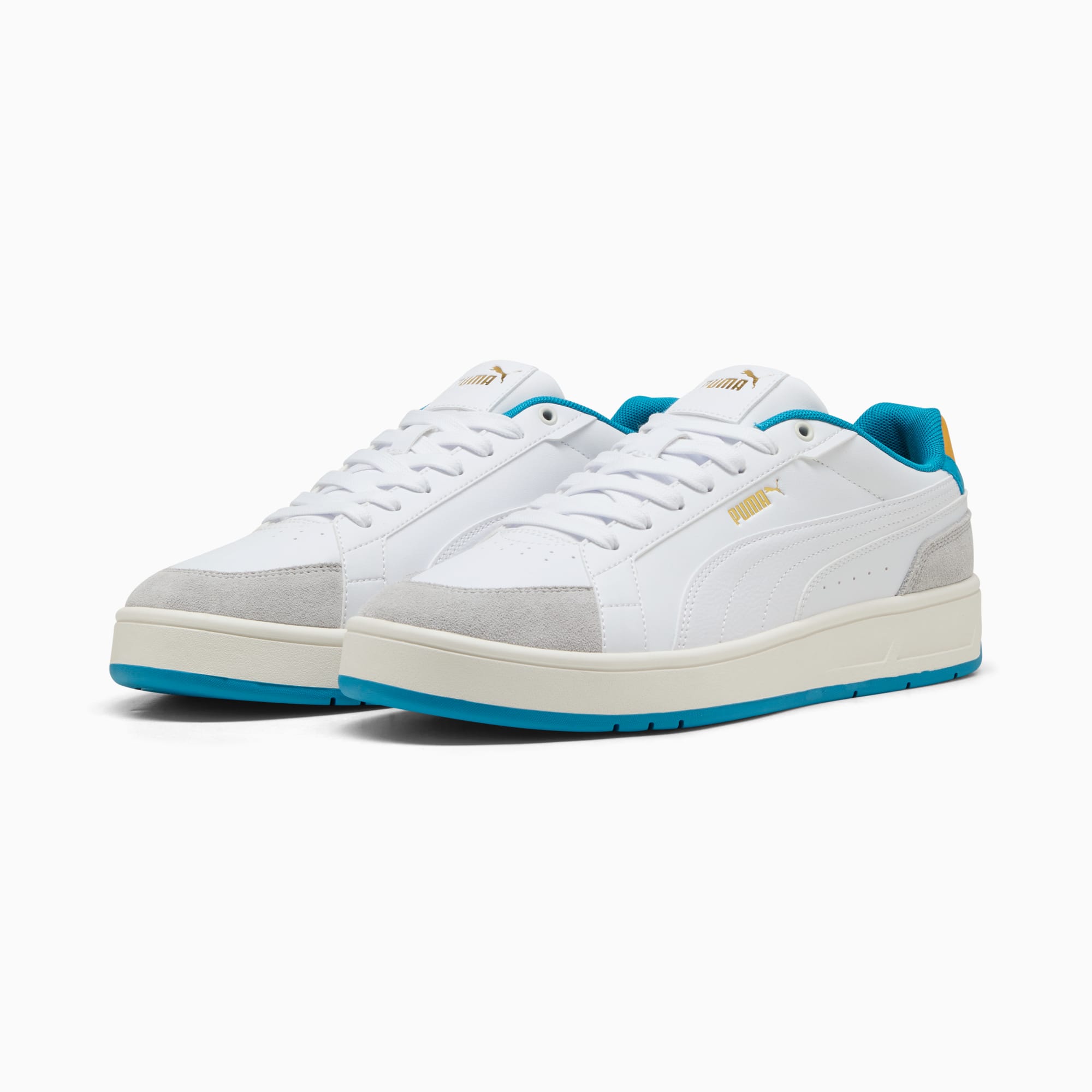 Baskets blanches PUMA avec bout et talon gris clair, détails bleus et dorés.