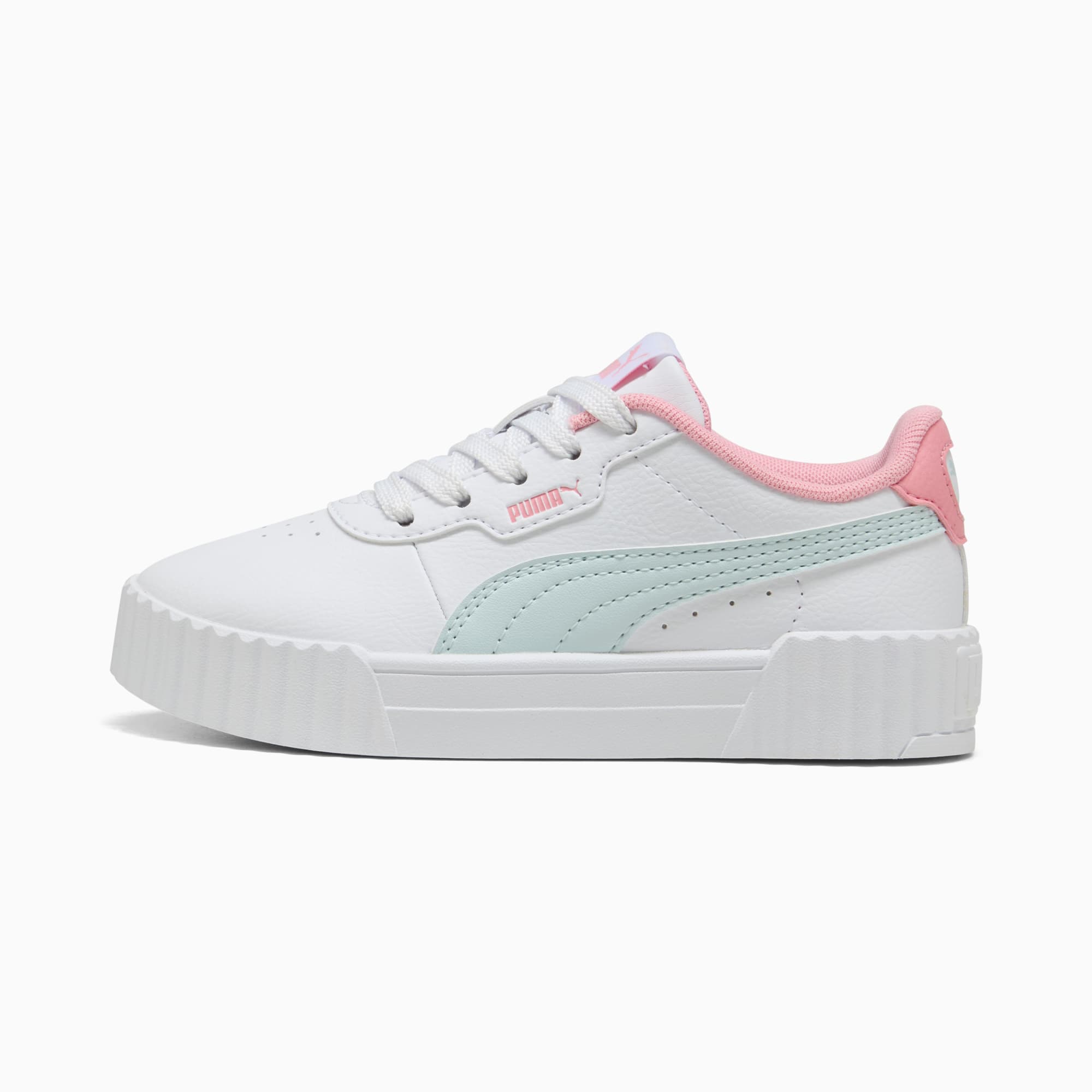 Baskets PUMA blanches pour enfants avec rayures bleu clair et détail rose au talon.