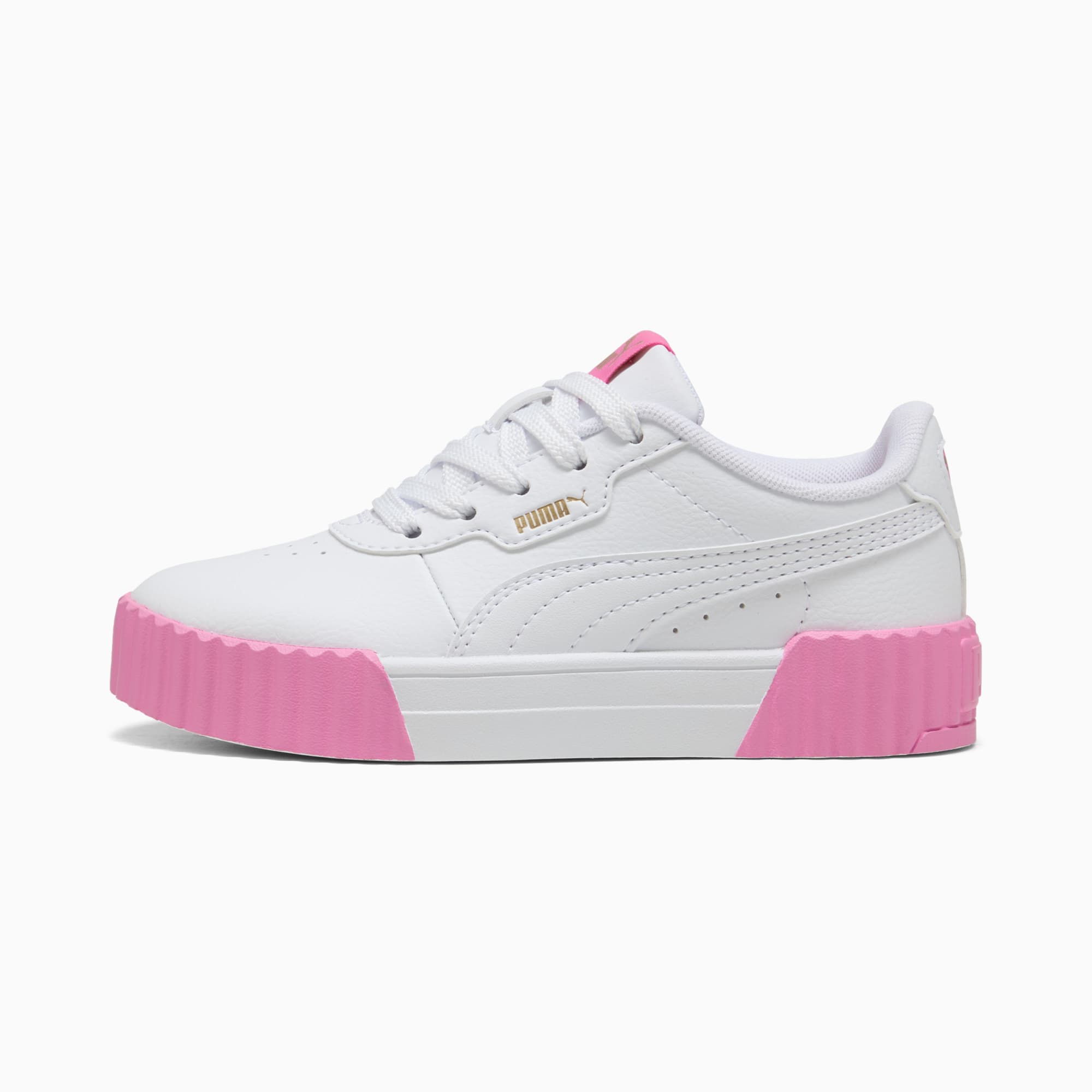 Weißer PUMA Trainer für Mädchen mit rosa geriffelter Sohle und Schnürverschluss.