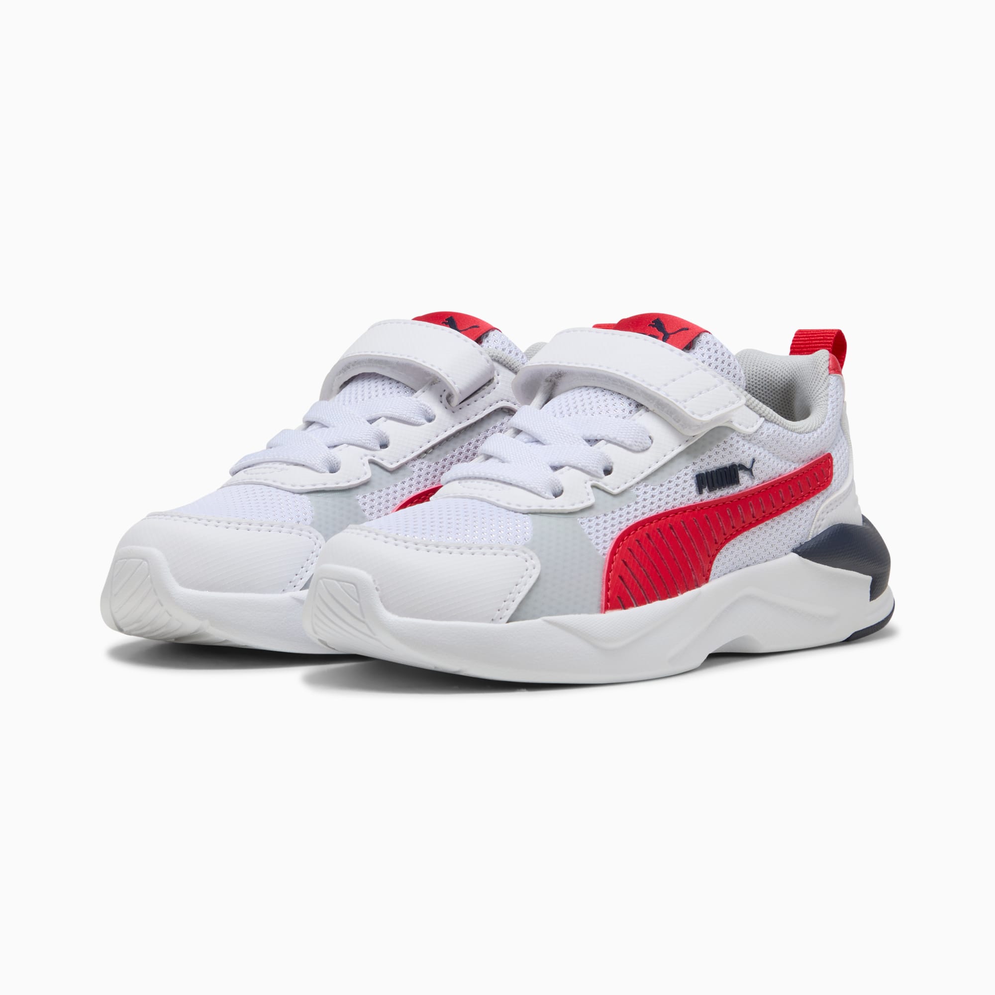 Witte PUMA sneakers voor kinderen, met rode accenten en klittenbandsluiting.