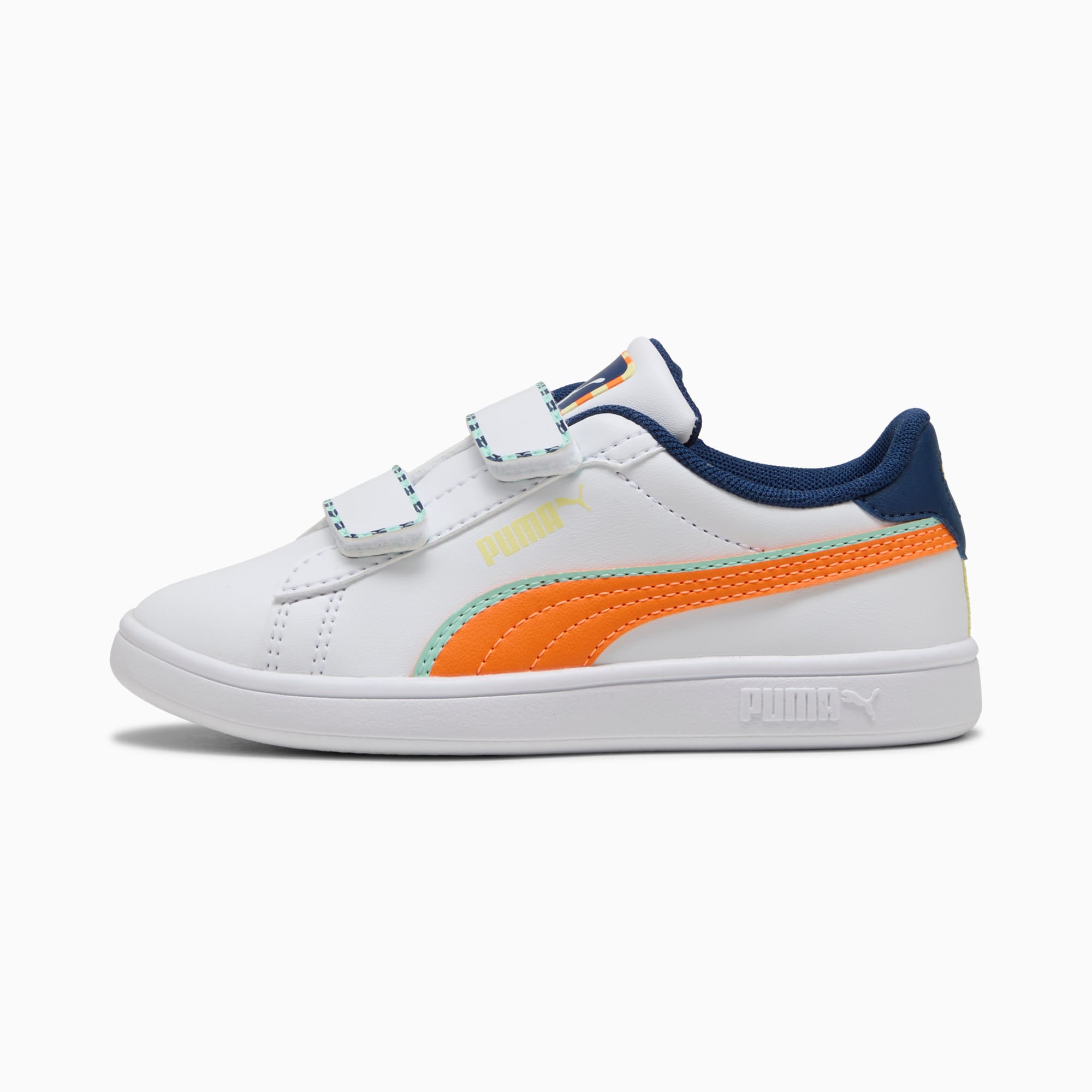 Witte PUMA-trainer voor kinderen met oranje en lichtgroene streep en twee sluitbanden.
