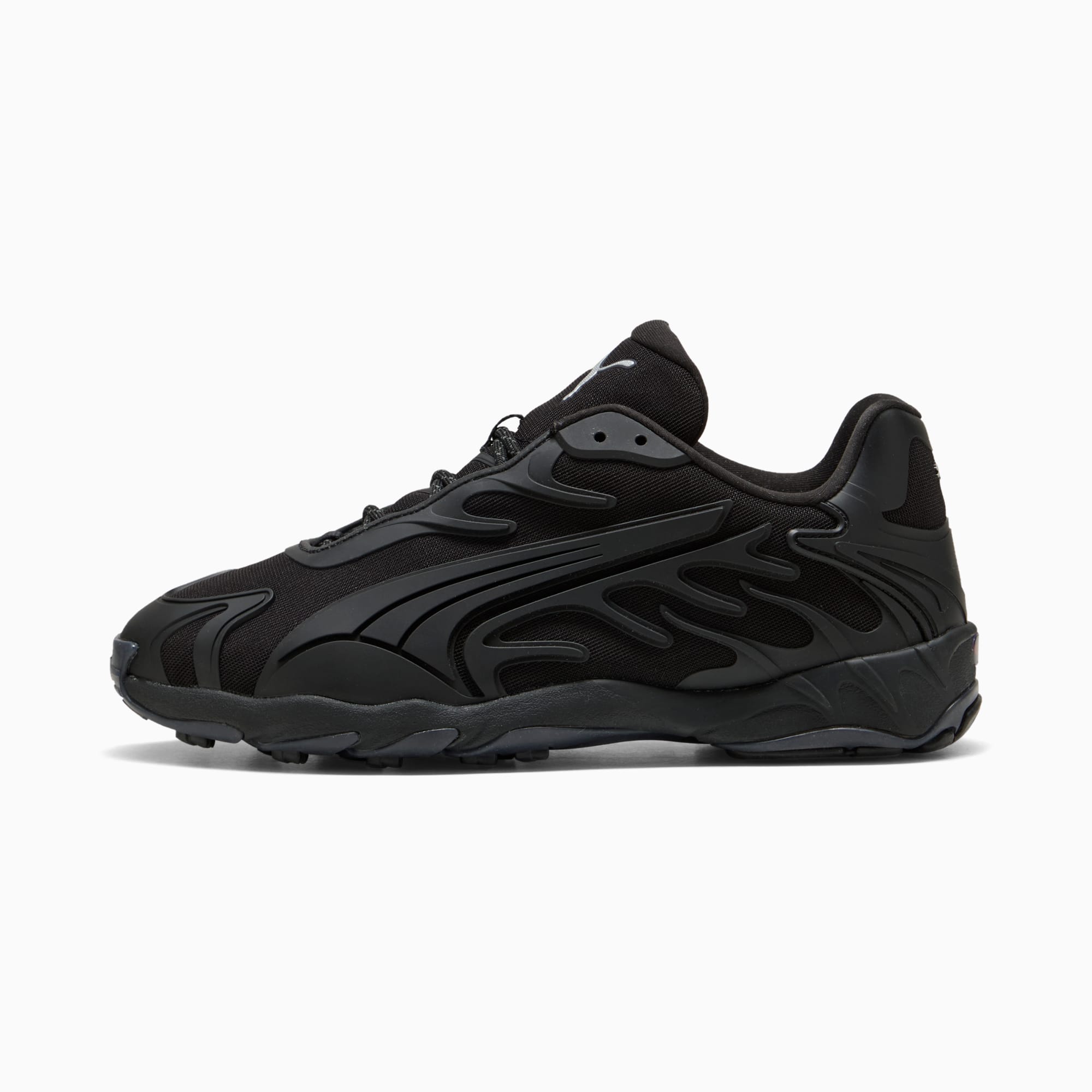 Zwarte PUMA heren sneaker met patroon overlays en vetersluiting.