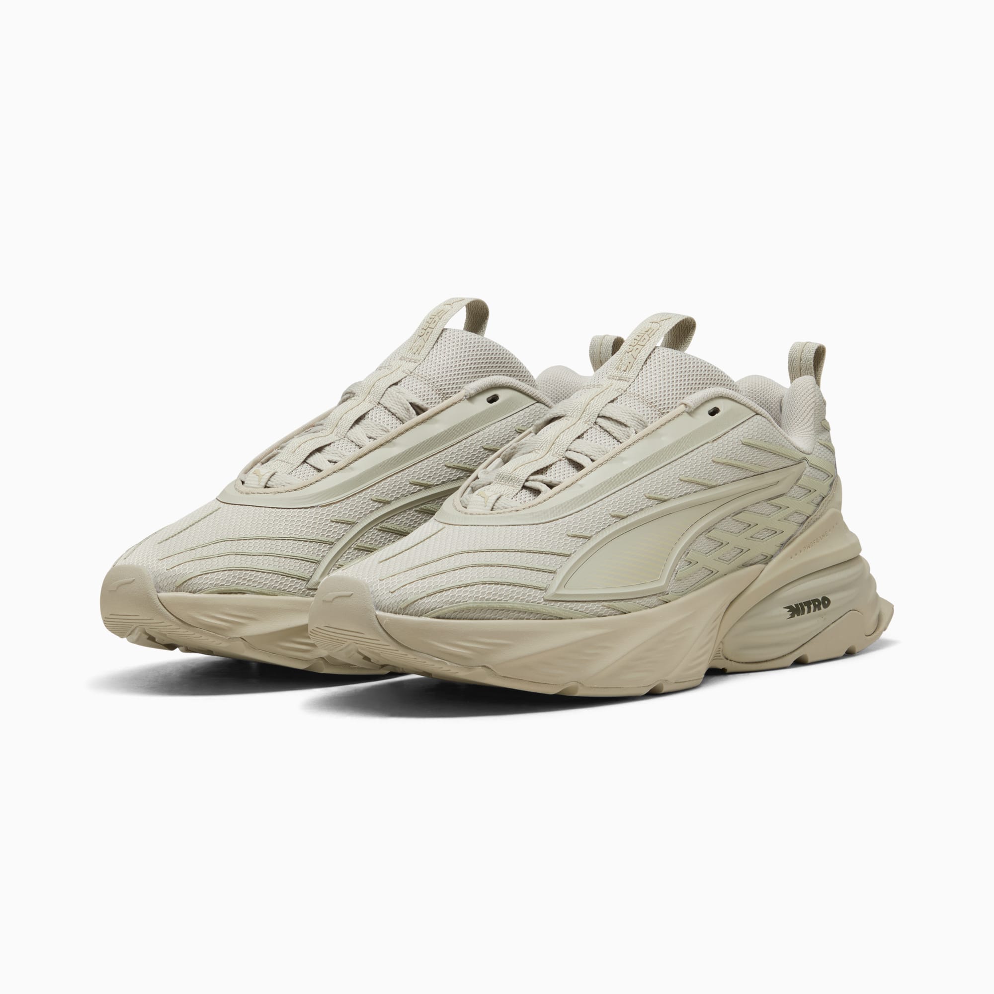 Beige PUMA Turnschuhe für Erwachsene mit Strukturdesign und Schnürverschluss.