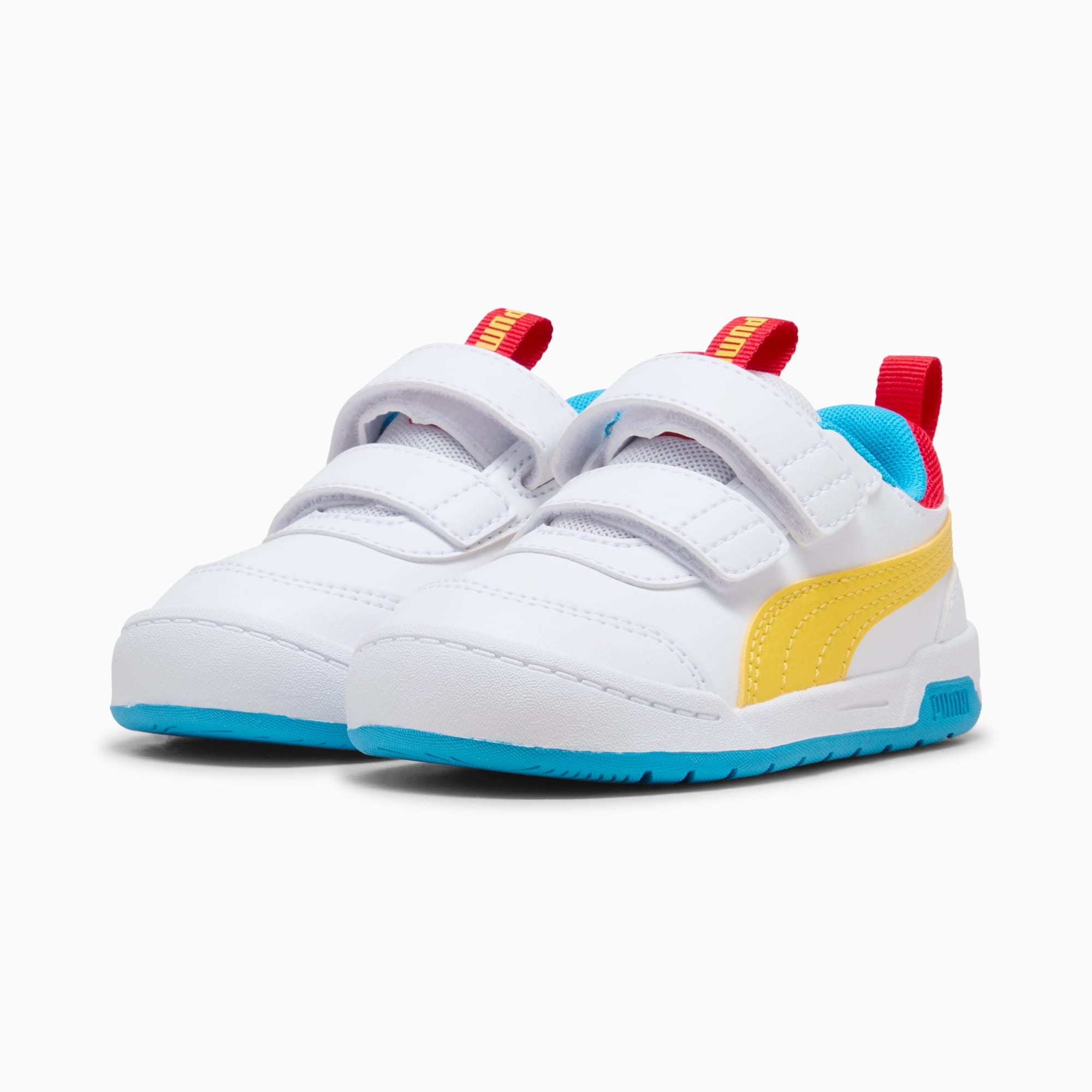 Witte PUMA-sneakers voor baby's met gele streep en klittenbandsluiting.