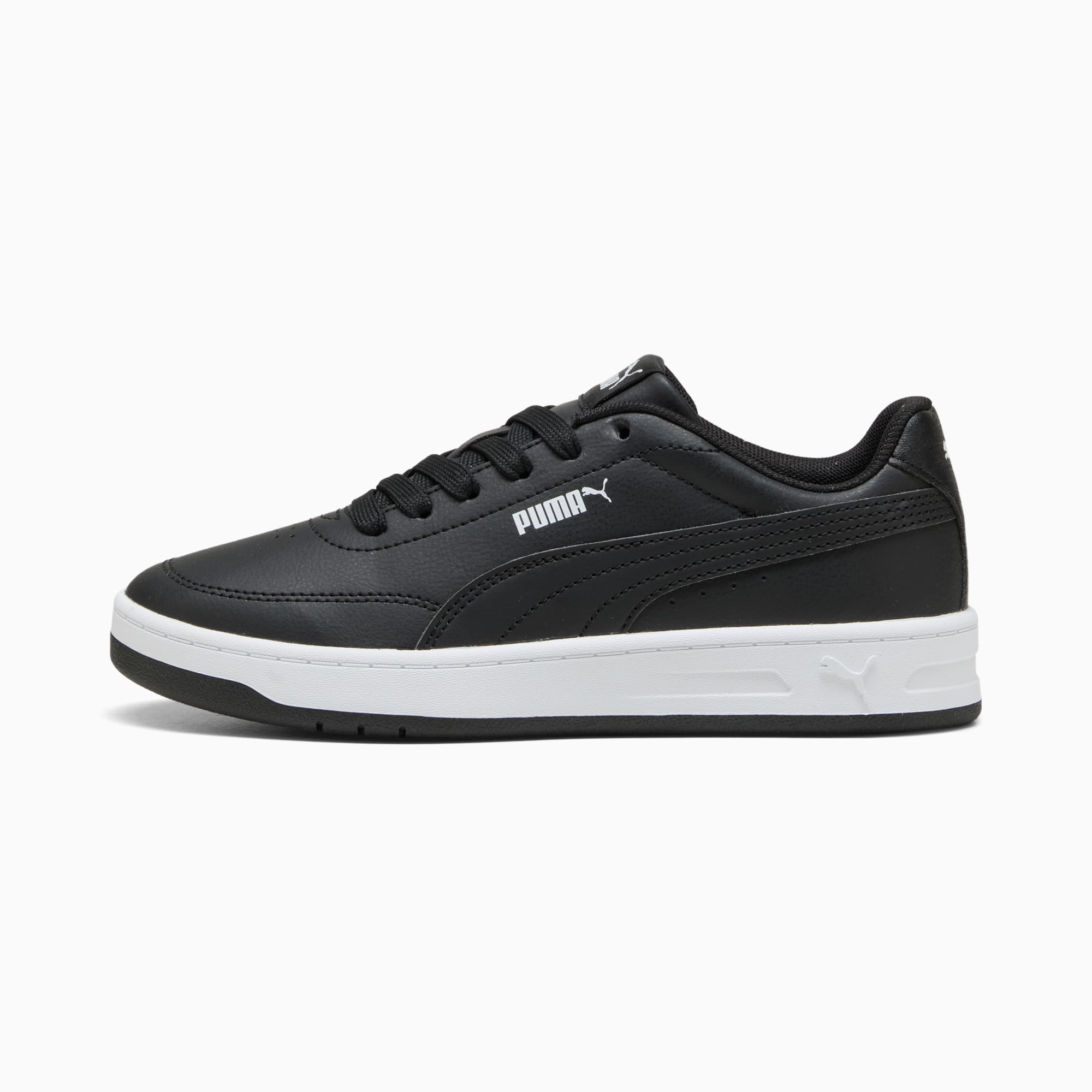Zwarte PUMA Court Point sneakers voor volwassenen met witte zool en vetersluiting.