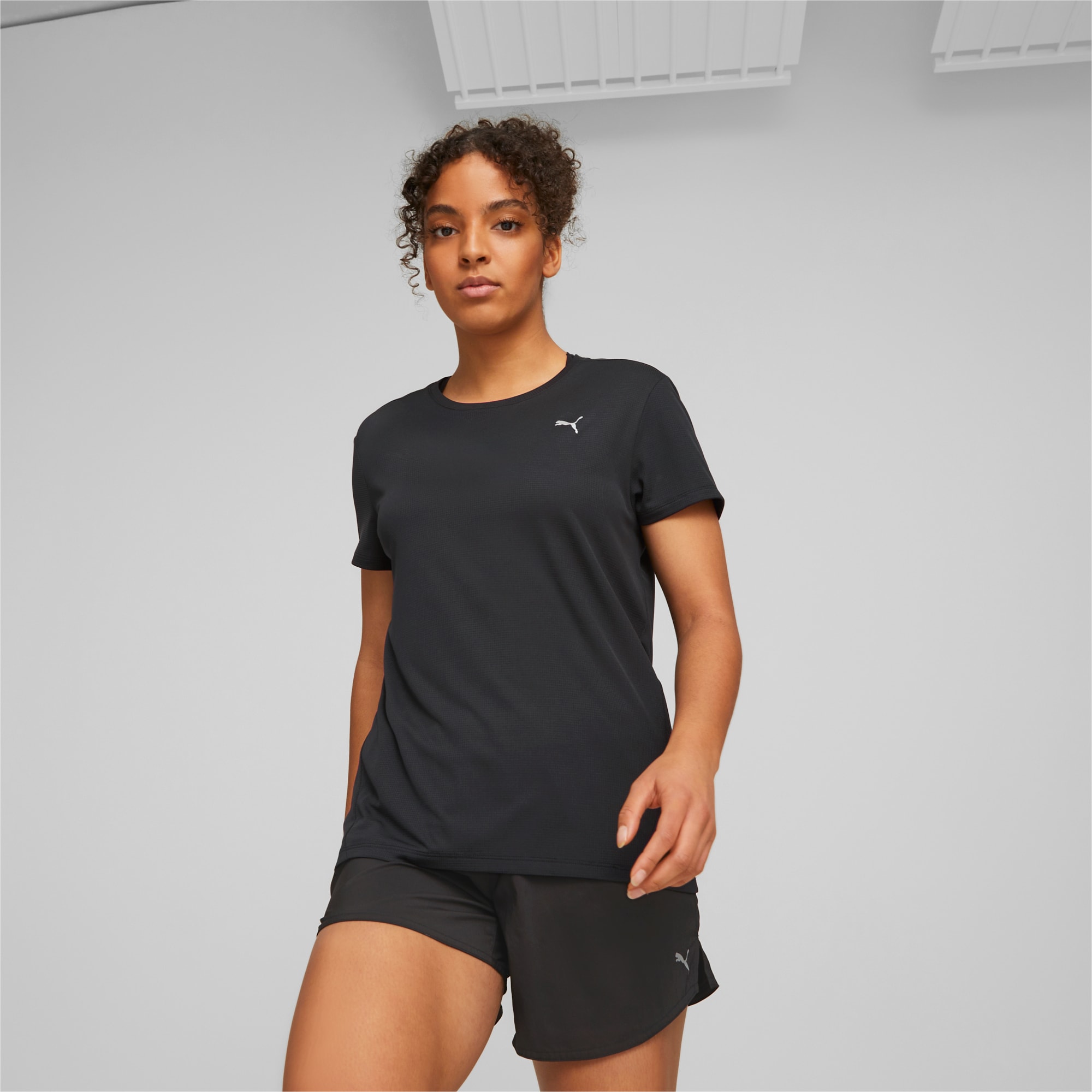 CAMISETA PUMA MANGA CORTO NEGRA PARA MUJER, CUELLO U