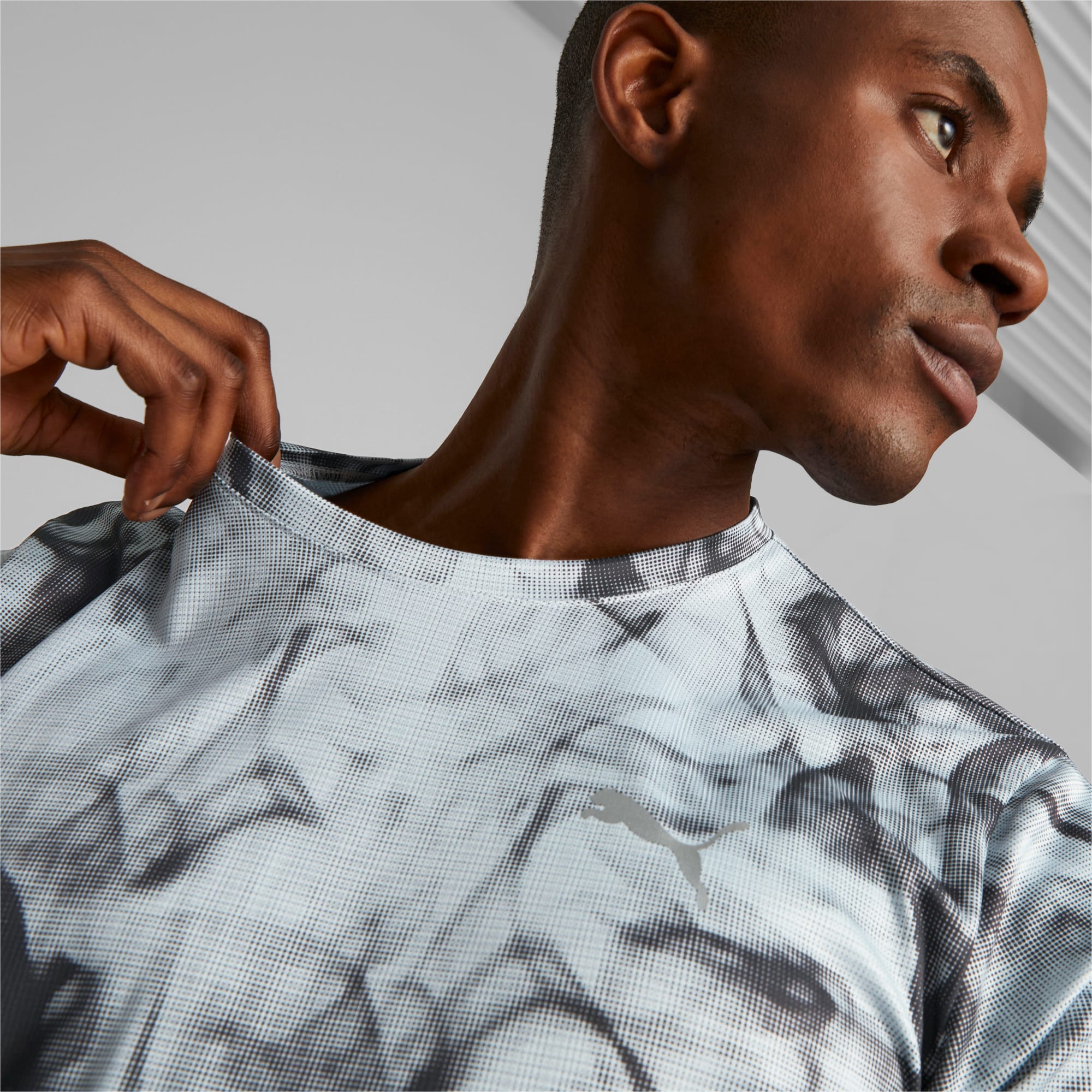 美品 PUMAランニング トレーニング グラフィック半袖 T 吸水速乾UV