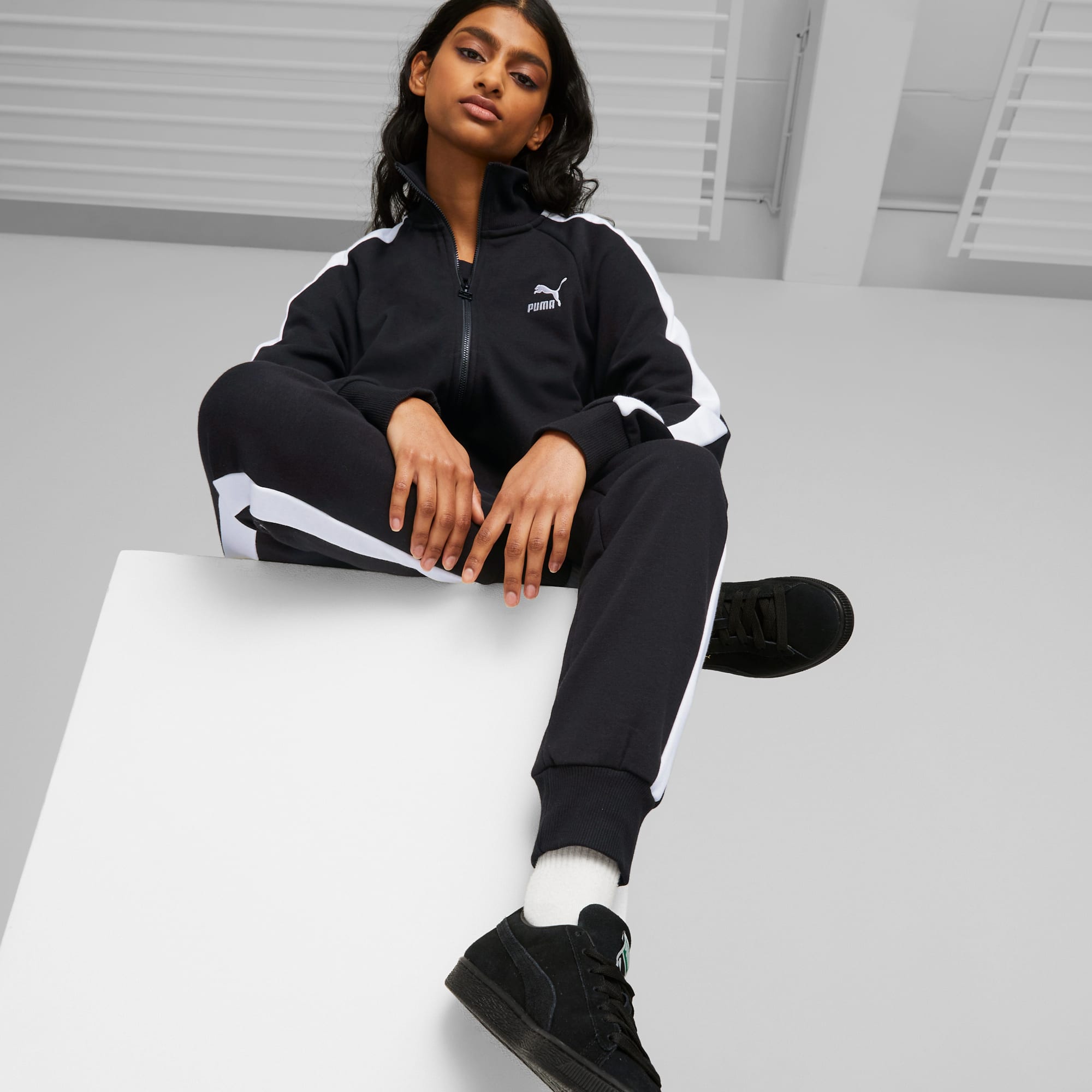 Puma Women's Classics T7 Track Jacket, FT Sweater, Cotton Black, S :  : Clothing, Shoes & Accessories