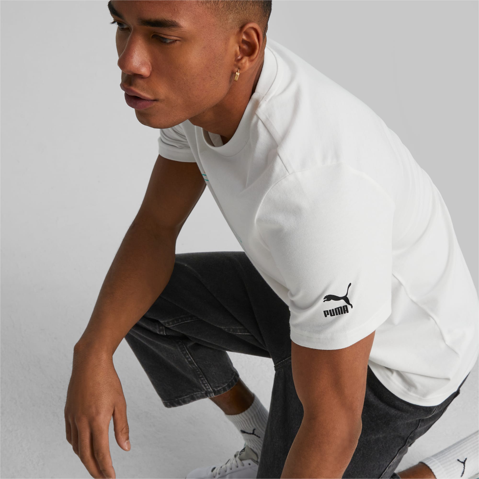Camiseta Puma Graphic Sneaker Tee Layers Masculina - 679689-01