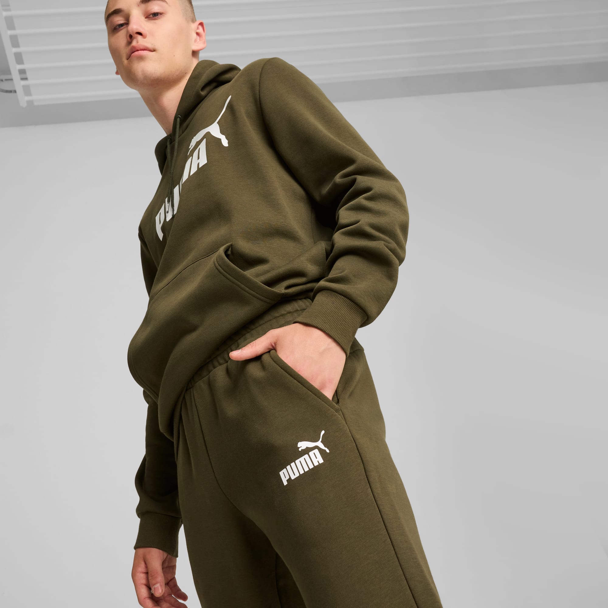 Pantalón de chándal training essentials logo hotsell