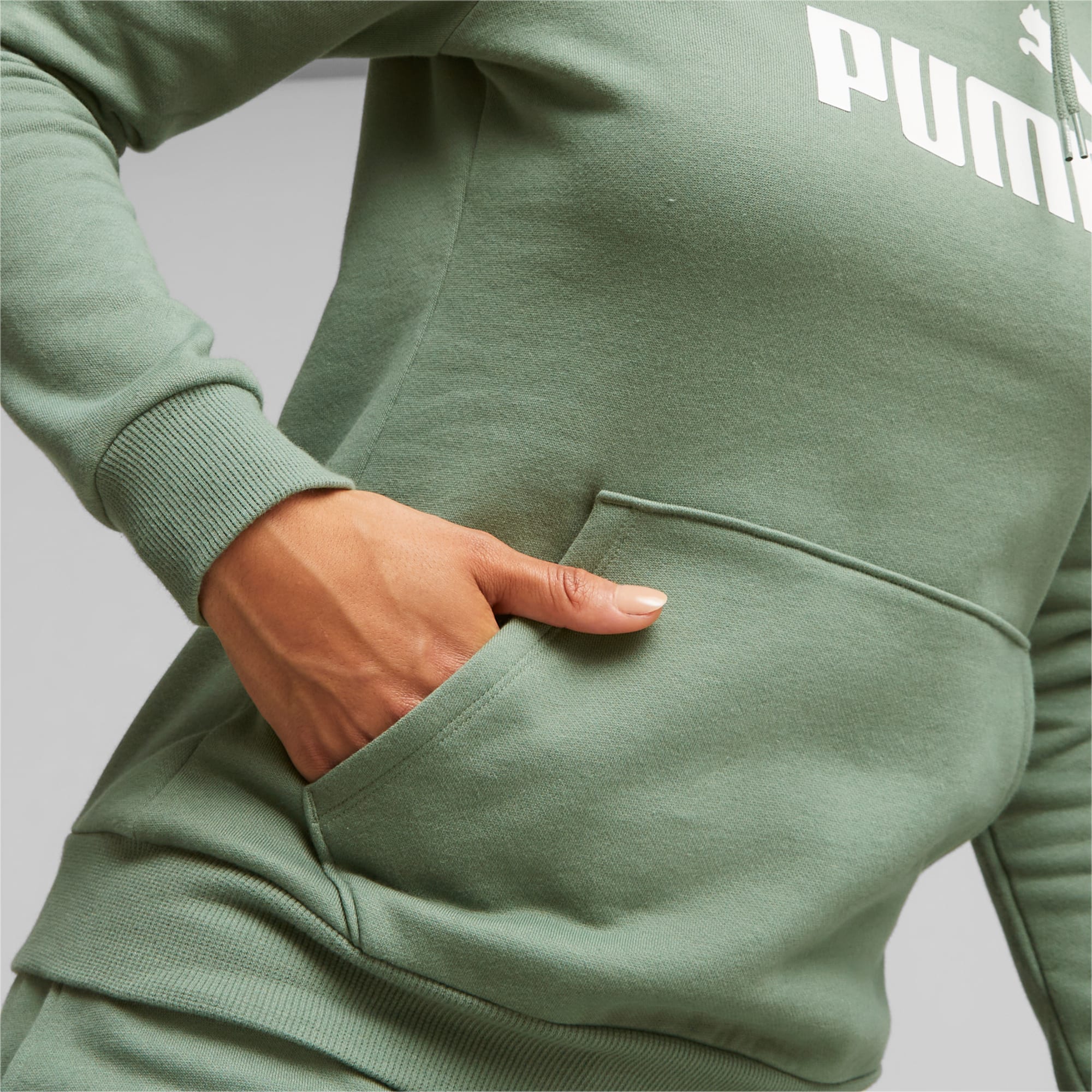 PUMA Women\'s Full-Length Hoodie Logo | Essentials