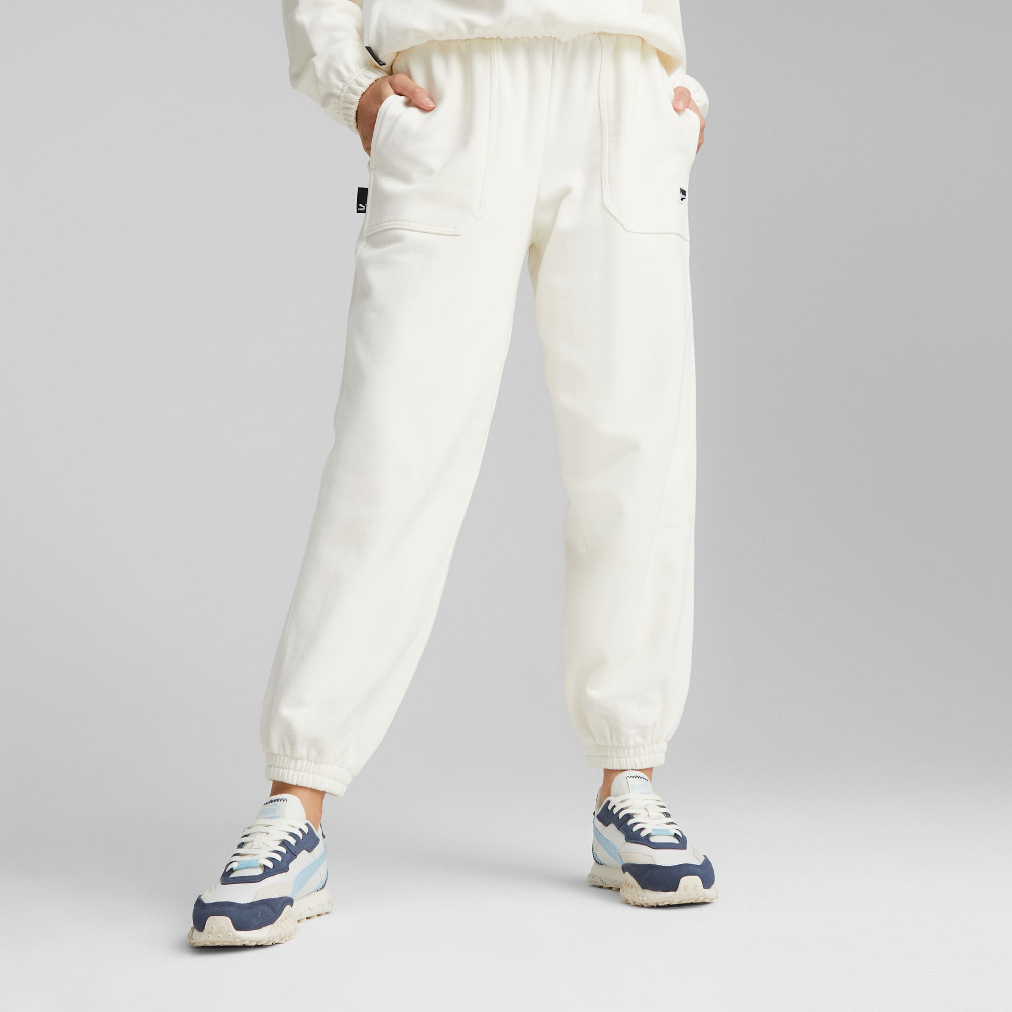 DOWNTOWN Women s Sweatpants PUMA