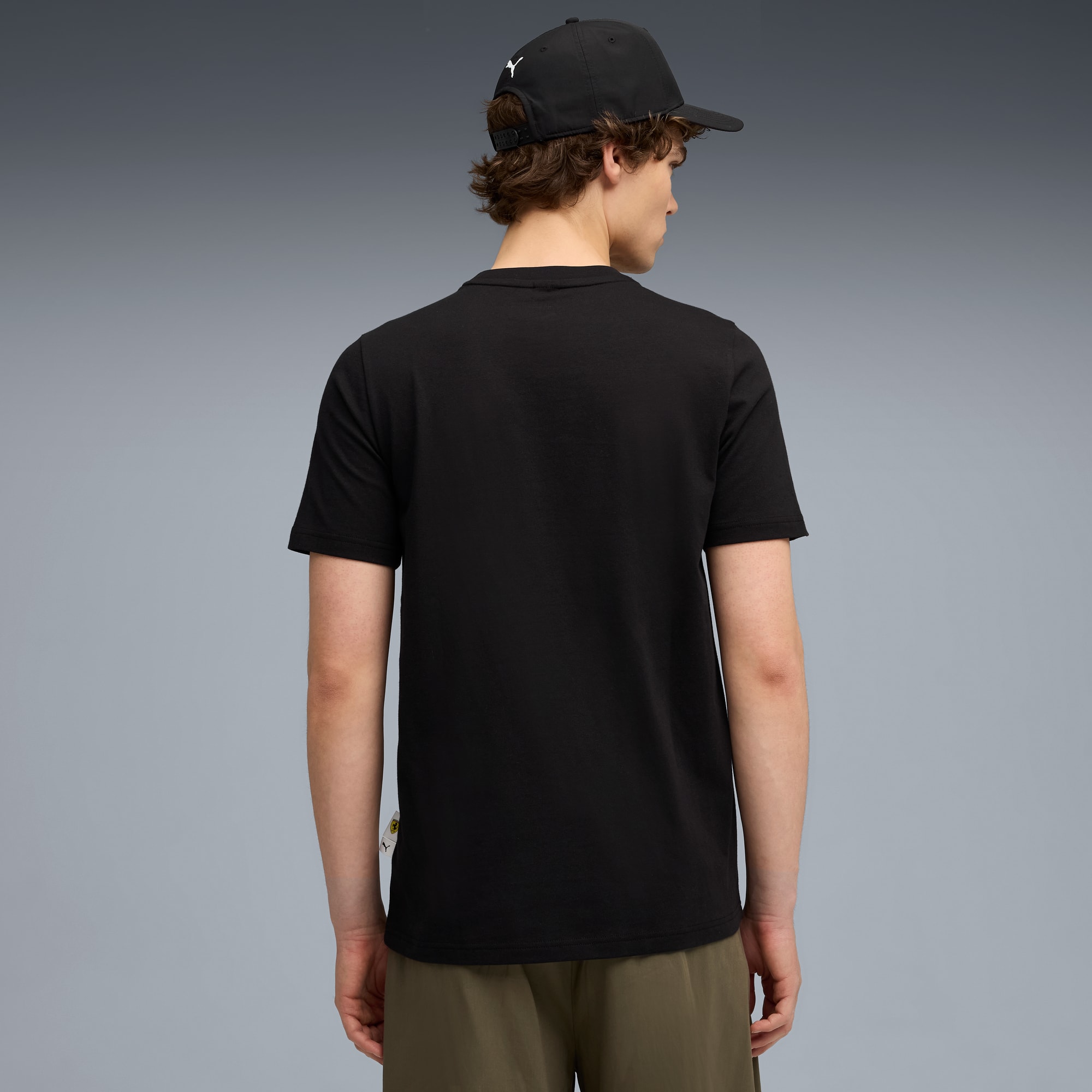 Tシャツ・カットソー FERRARI Men T-shirt Black 22045 01 T-shirt with Ferrari logo graphic in Black for Men | Ferrari®