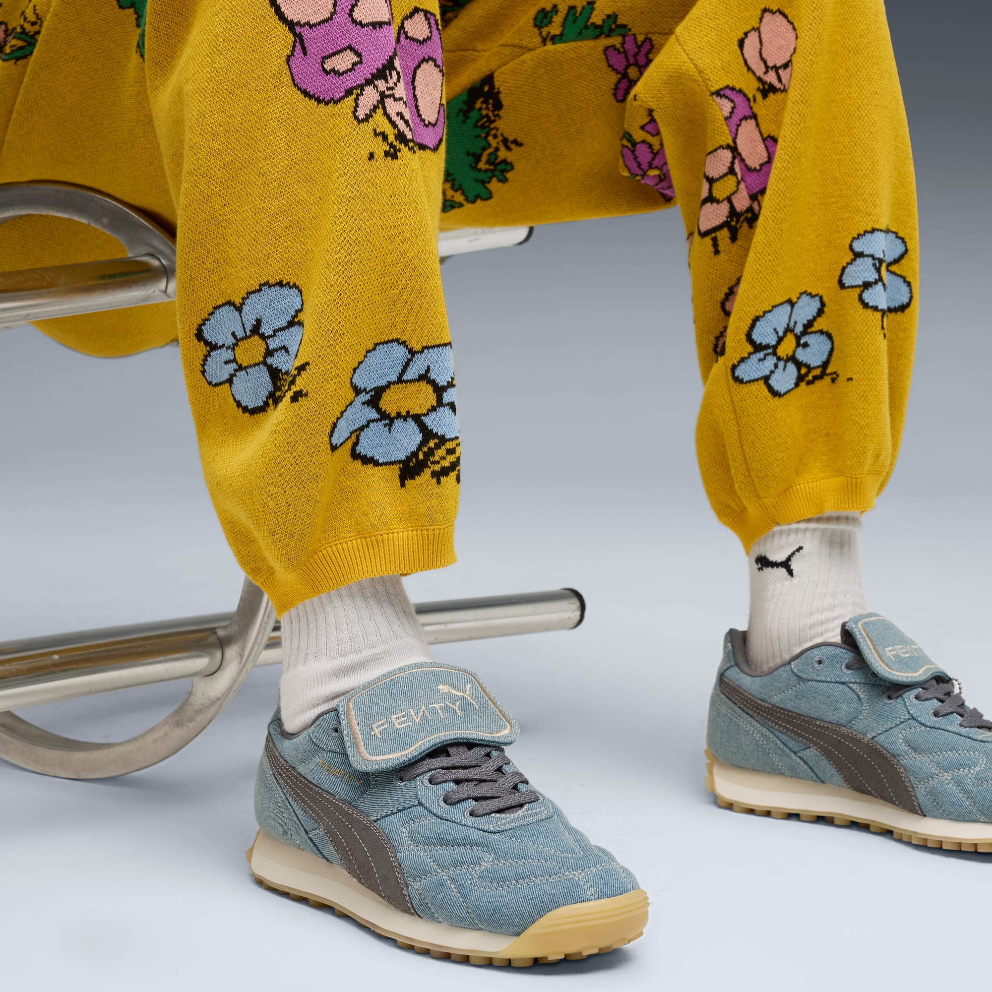 FENTY x PUMA x SMURFS Gestrickte Jogginghose Unisex, Archive Gold, large
