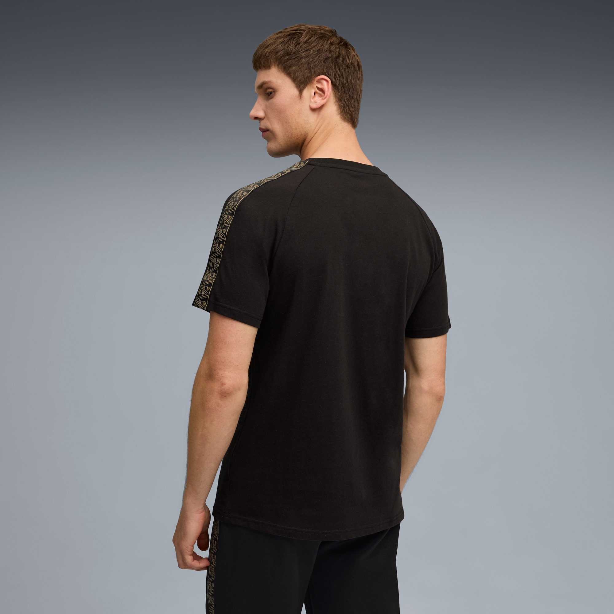 PUMA KING ホワイト ブラック Vネックシャツ KING Tee Men | PUMA