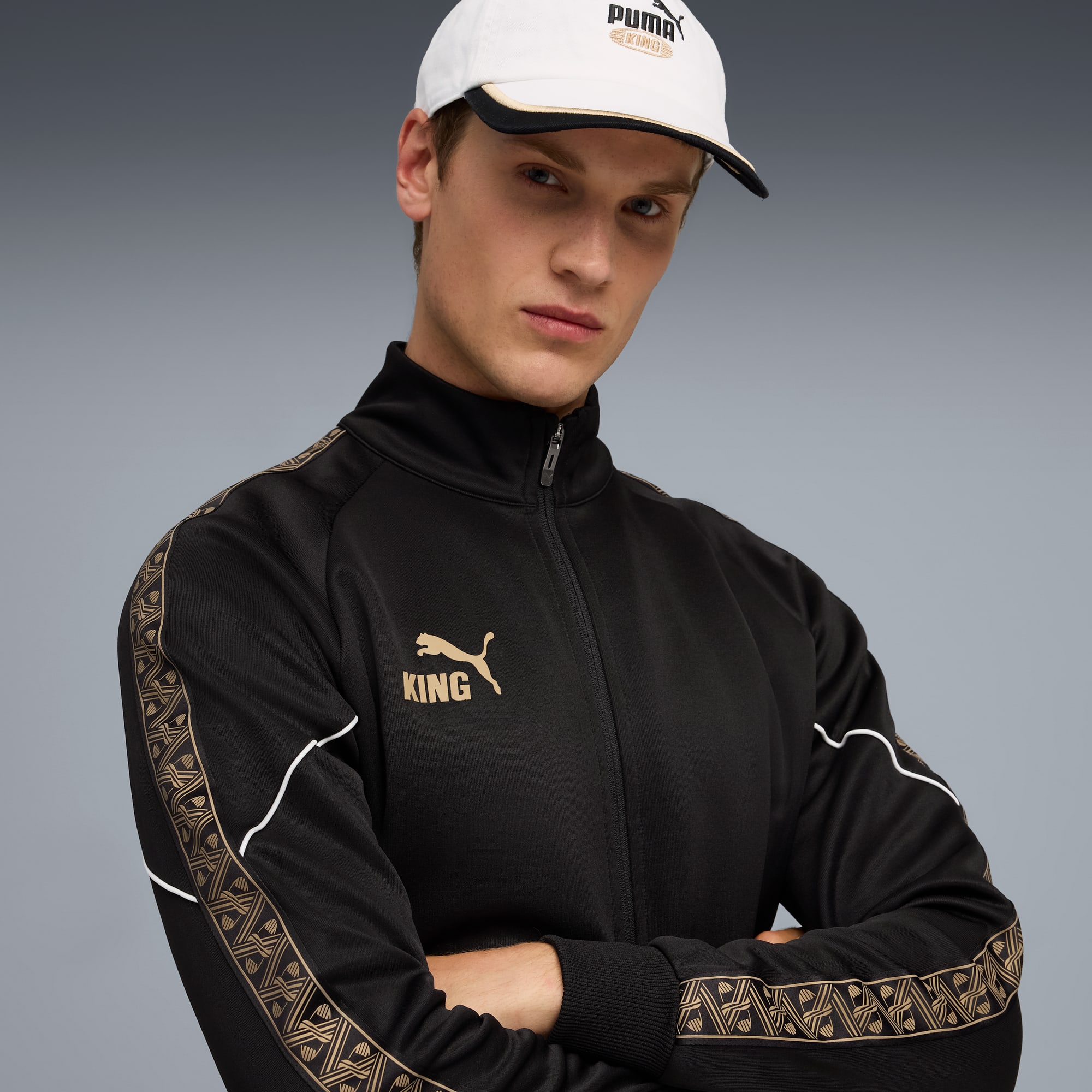 KING Anthem Fußballjacke Herren, PUMA Black-PUMA Gold, large