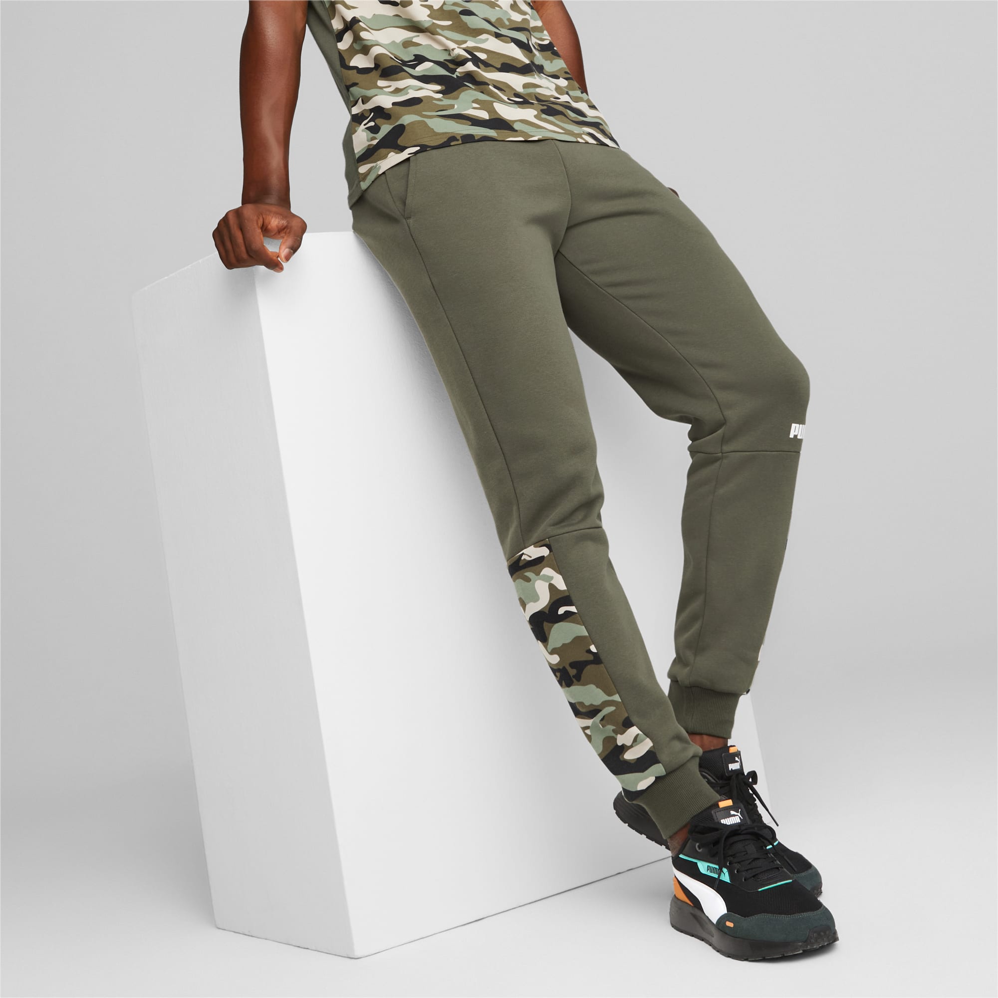 Men's nike camo sweatpants hotsell