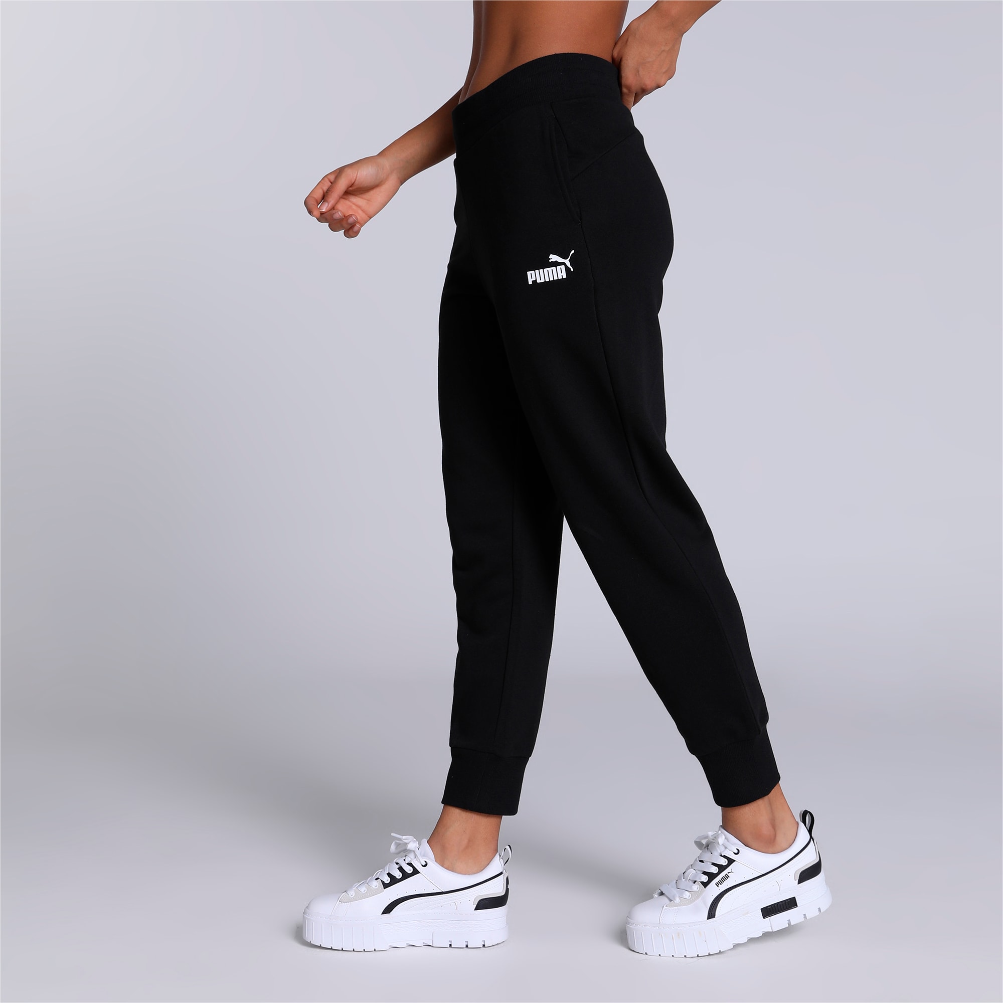 https://images.puma.com/image/upload/f_auto,q_auto,b_rgb:fafafa,w_2000,h_2000/global/677810/01/mod02/fnd/IND/fmt/png/Women's-Regular-Fit-Sweat-Pants