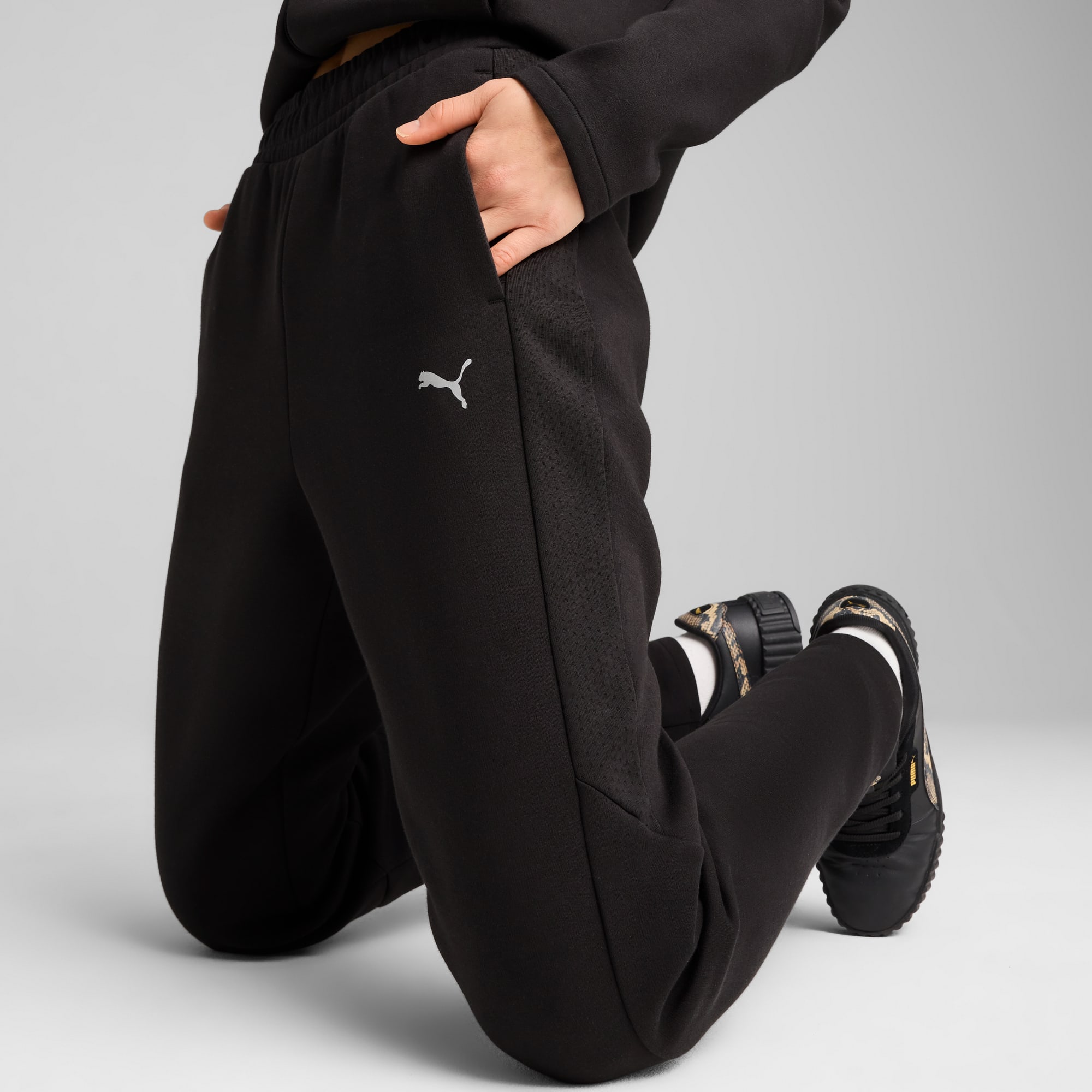 EVOSTRIPE Sweatpants Women, PUMA Black, large