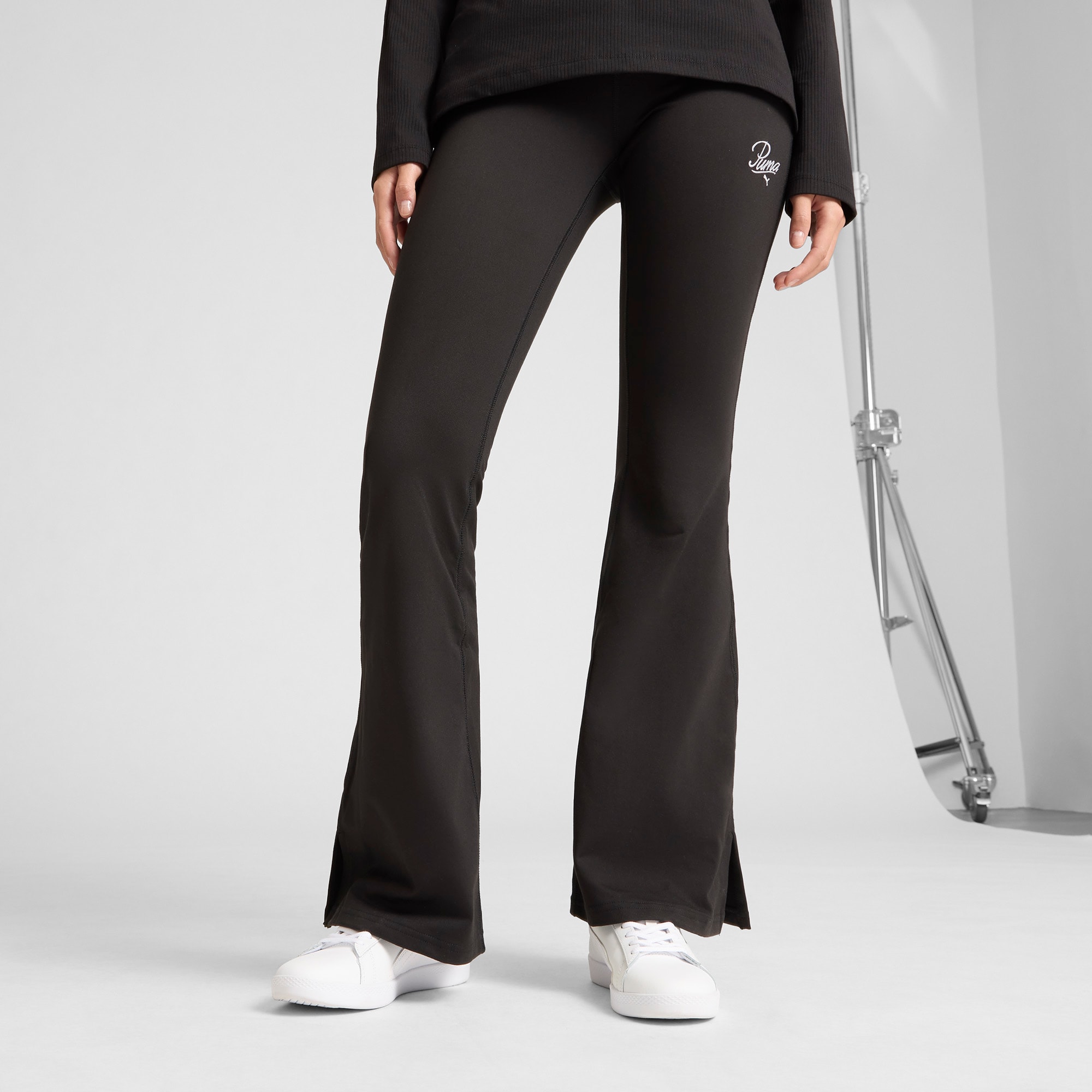 大人気 【EMIS】 (WOMENS) FLARE SWEAT PANTS ★送料・関税込★ ESS Script Women's Flarred Leggings | PUMA