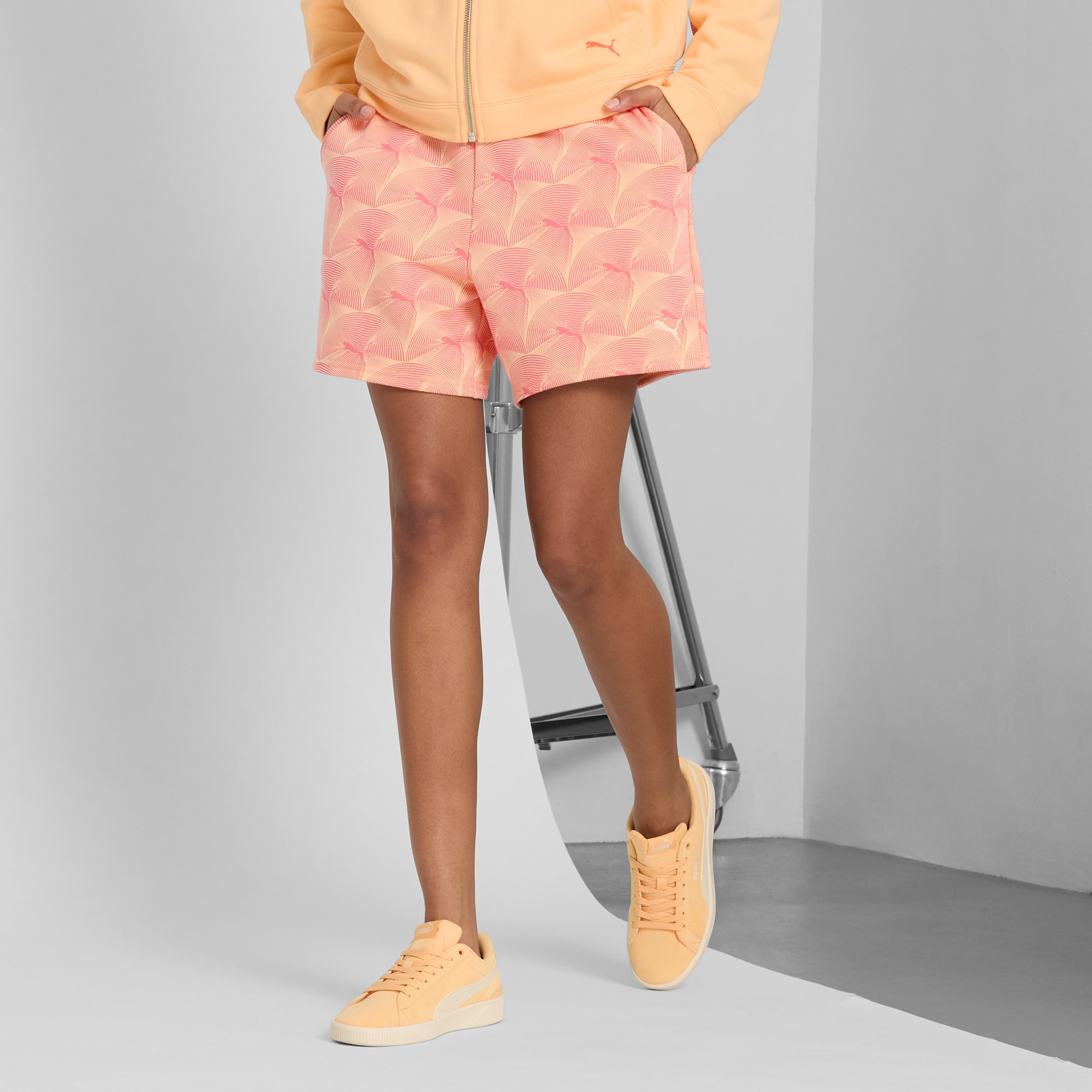 ESSENTIALS GRAPHIC Women's High-Rise 5" Shorts