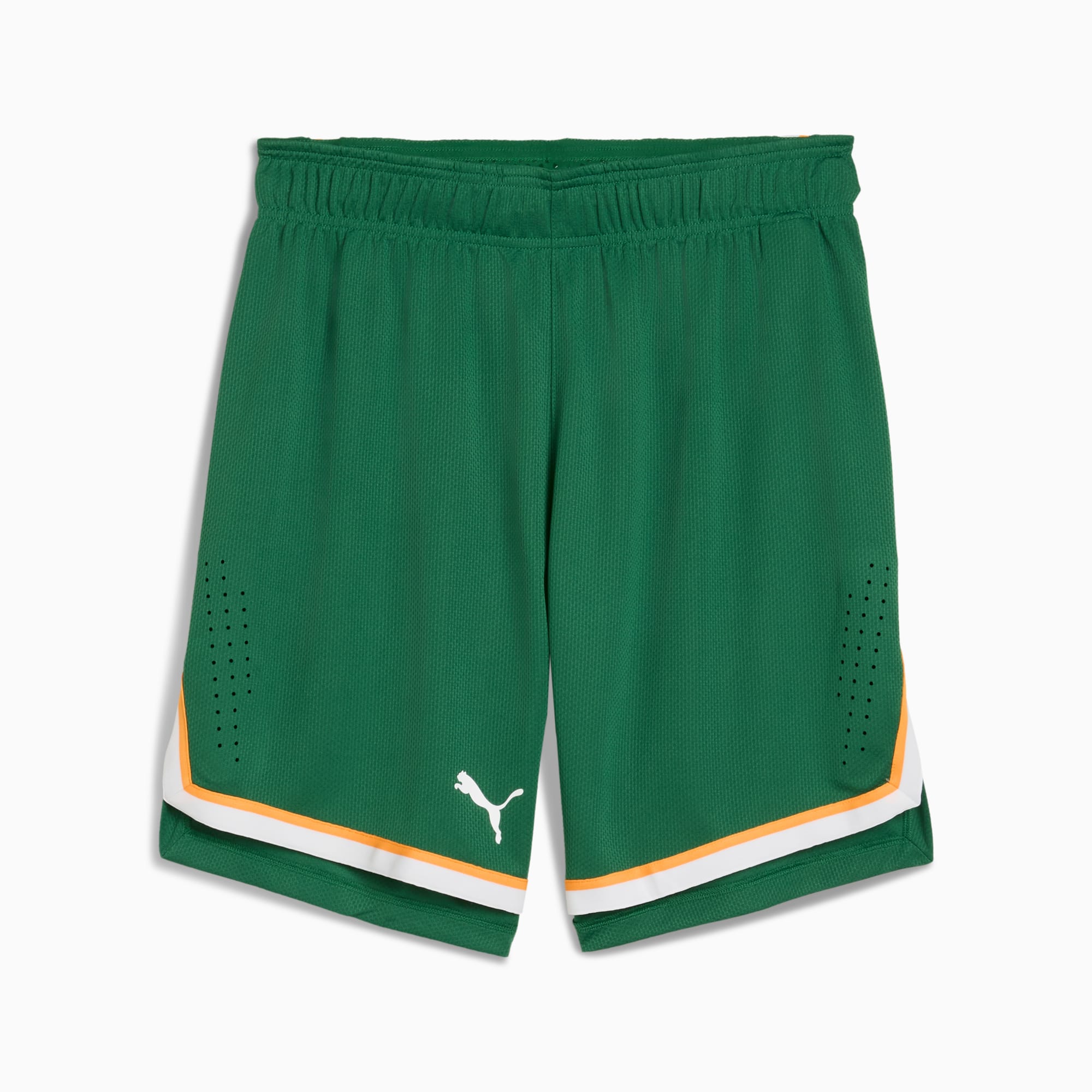 Pantalones cortos PUMA verdes para jóvenes, con detalles de rayas blancas y naranjas en el dobladillo.