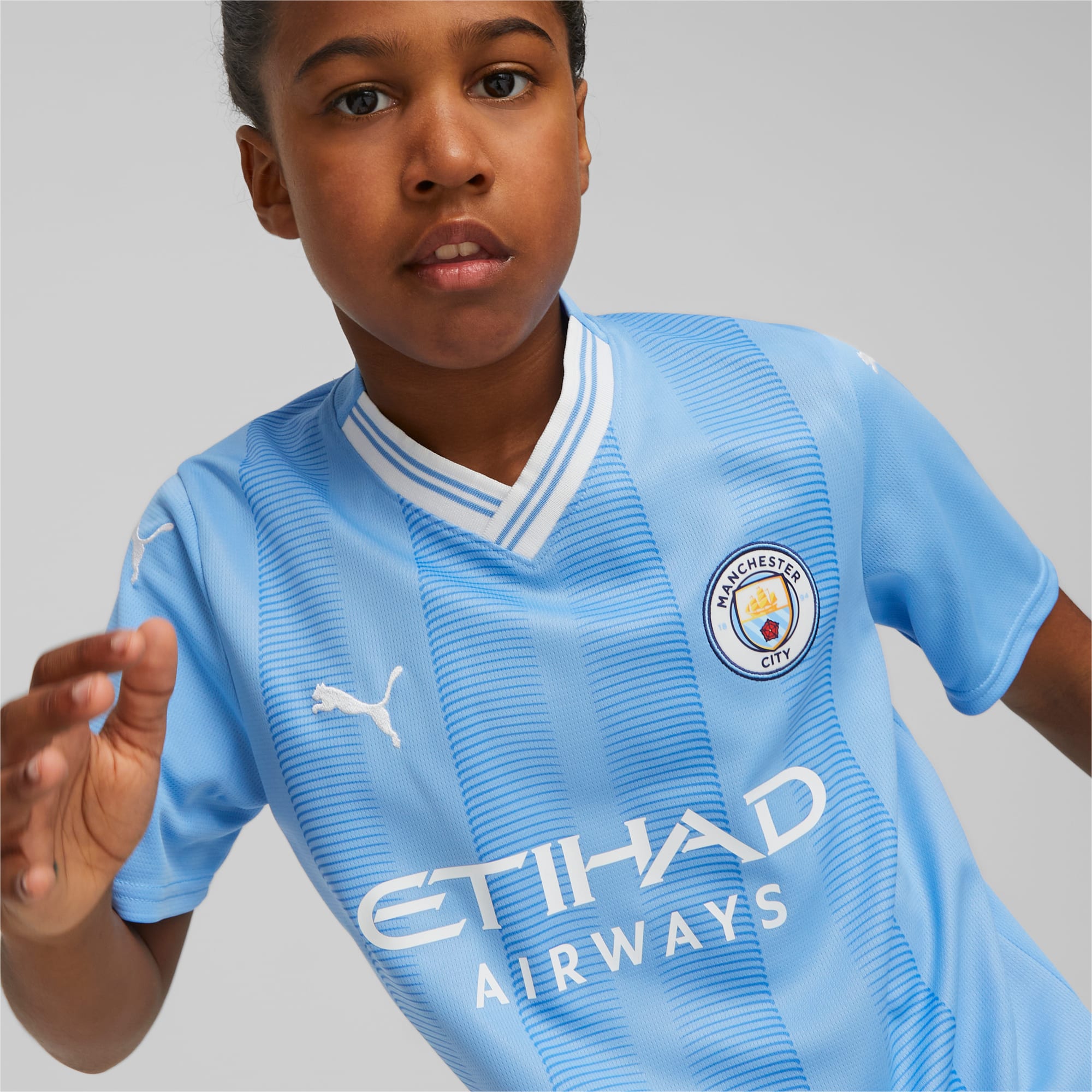 Manchester City 23/24 Big Kids\' Replica Home Jersey | PUMA | Trainingsanzüge
