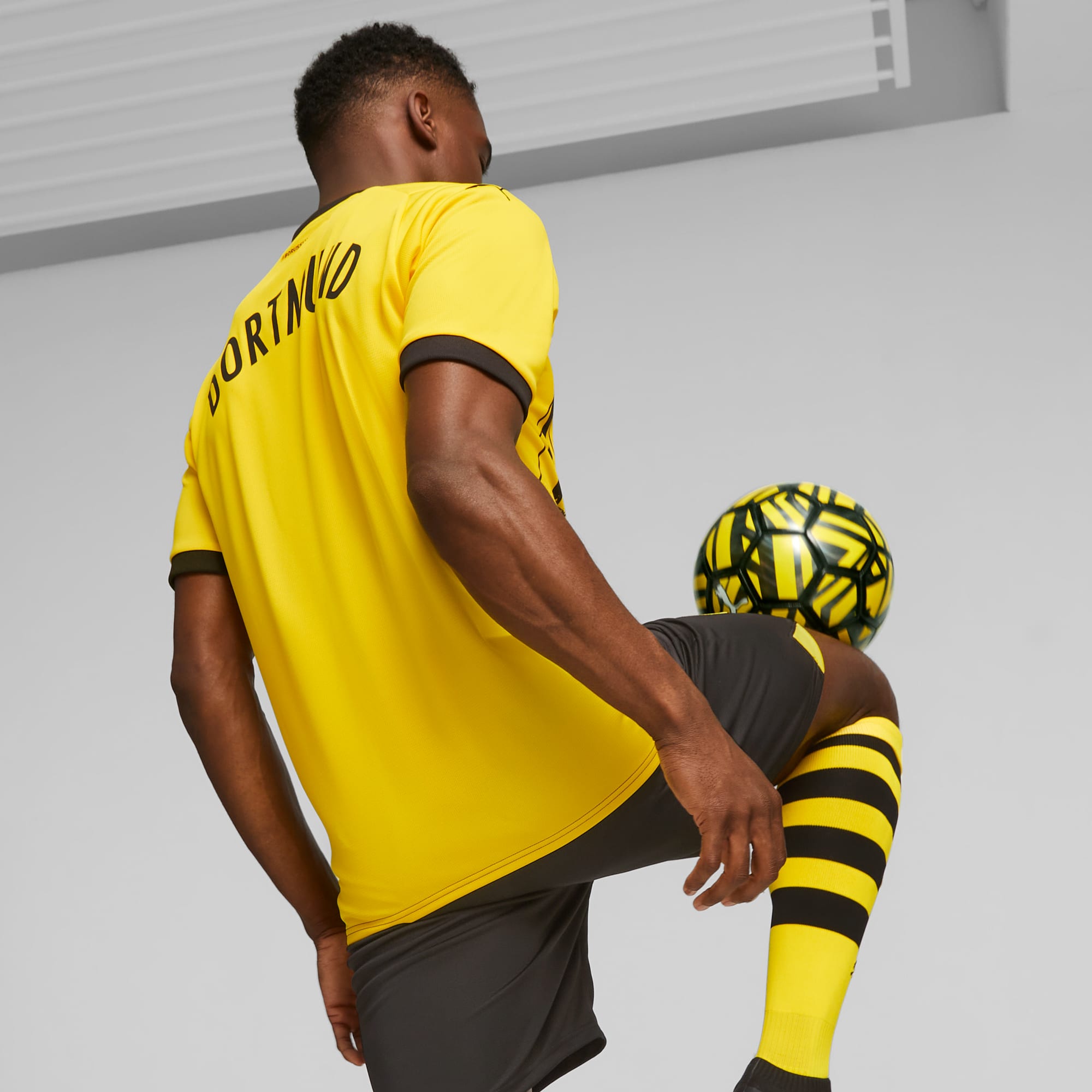 PUMA 2022-2023 Borussia Dortmund Home Football Soccer T-Shirt Jersey