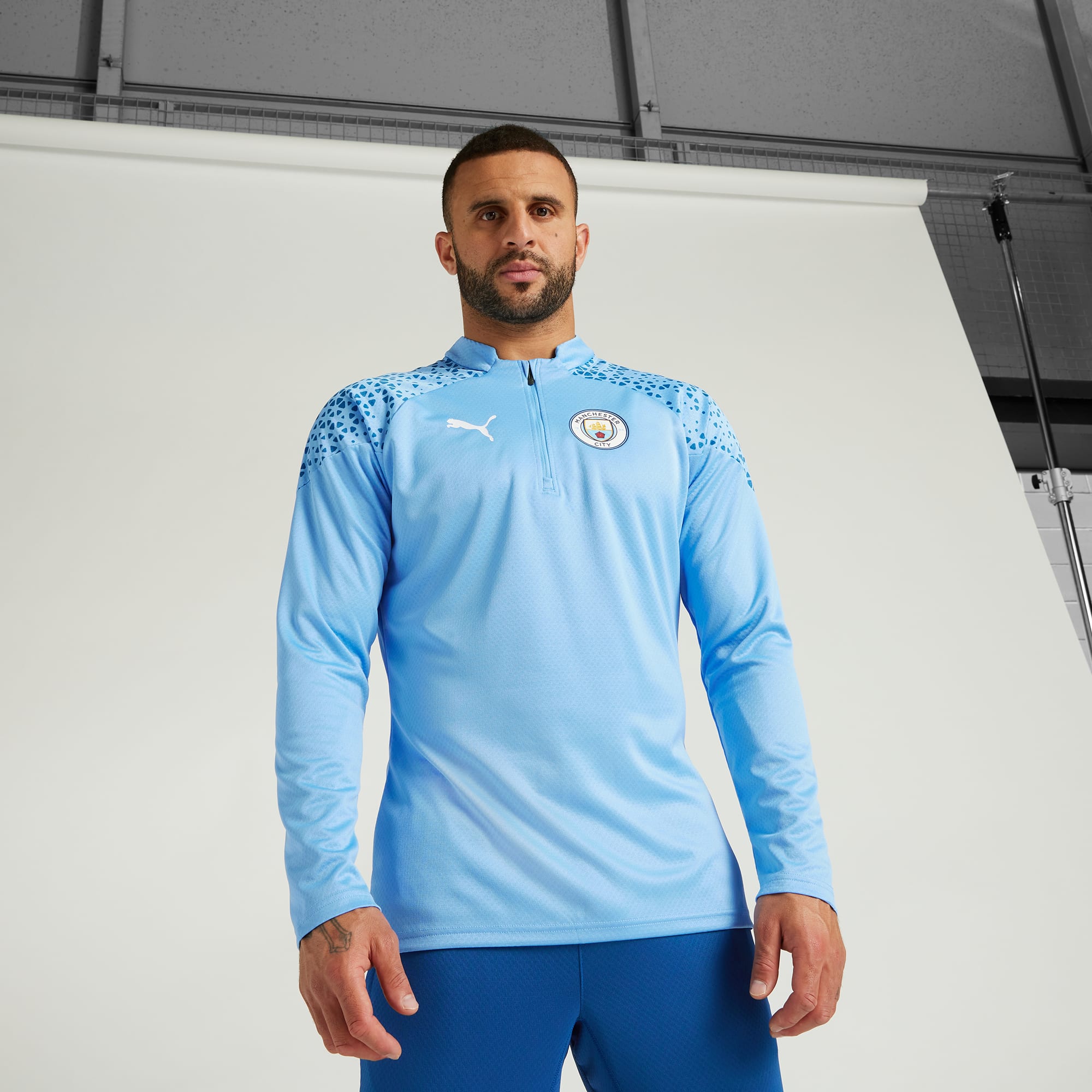 Man city tracksuit sales top