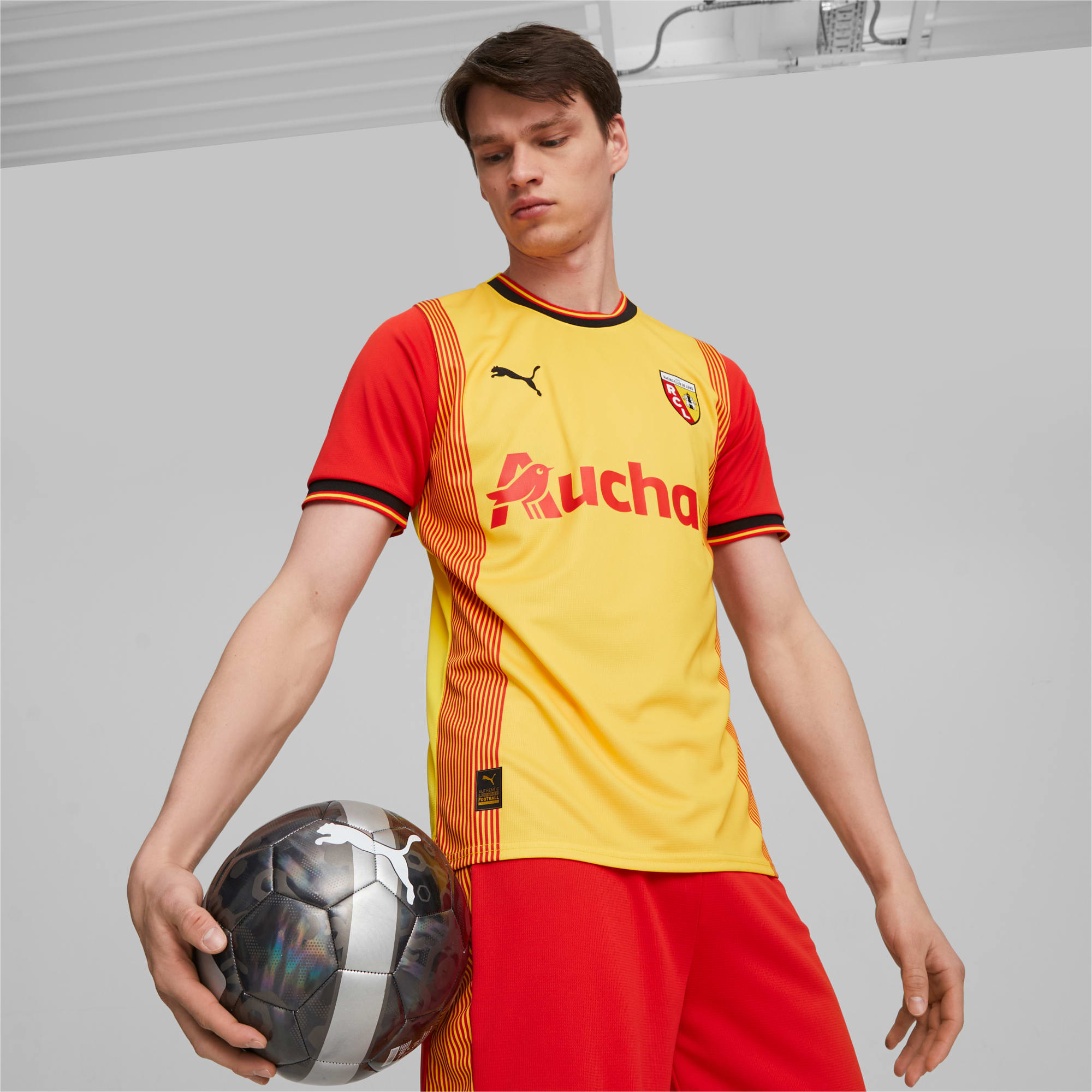 Les nouveaux maillots de football RC Lens 2023-2024 avec Puma