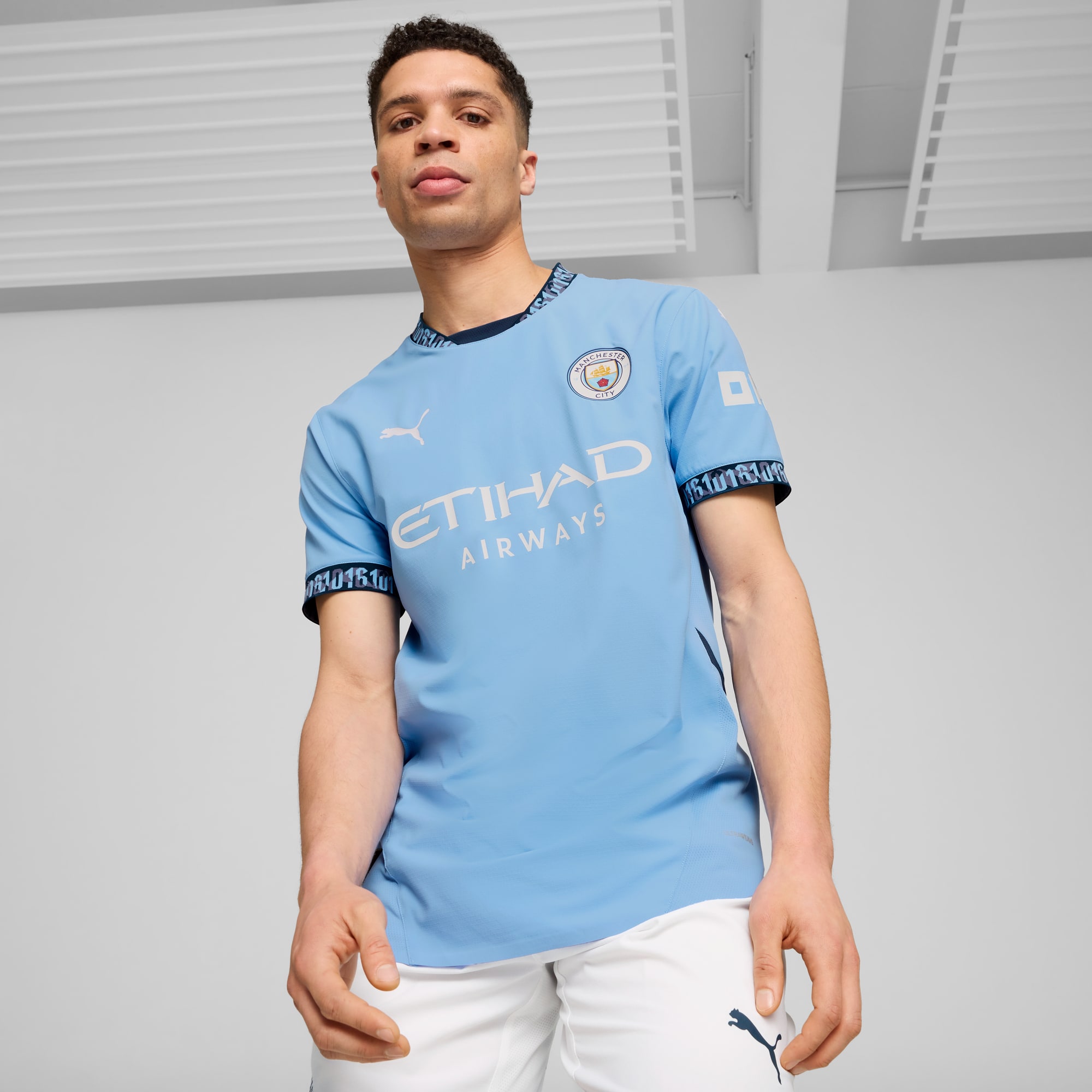 เสื้อยืดชายชุดเหย้าแท้ของทีม Manchester City ฤดูกาล 24/25