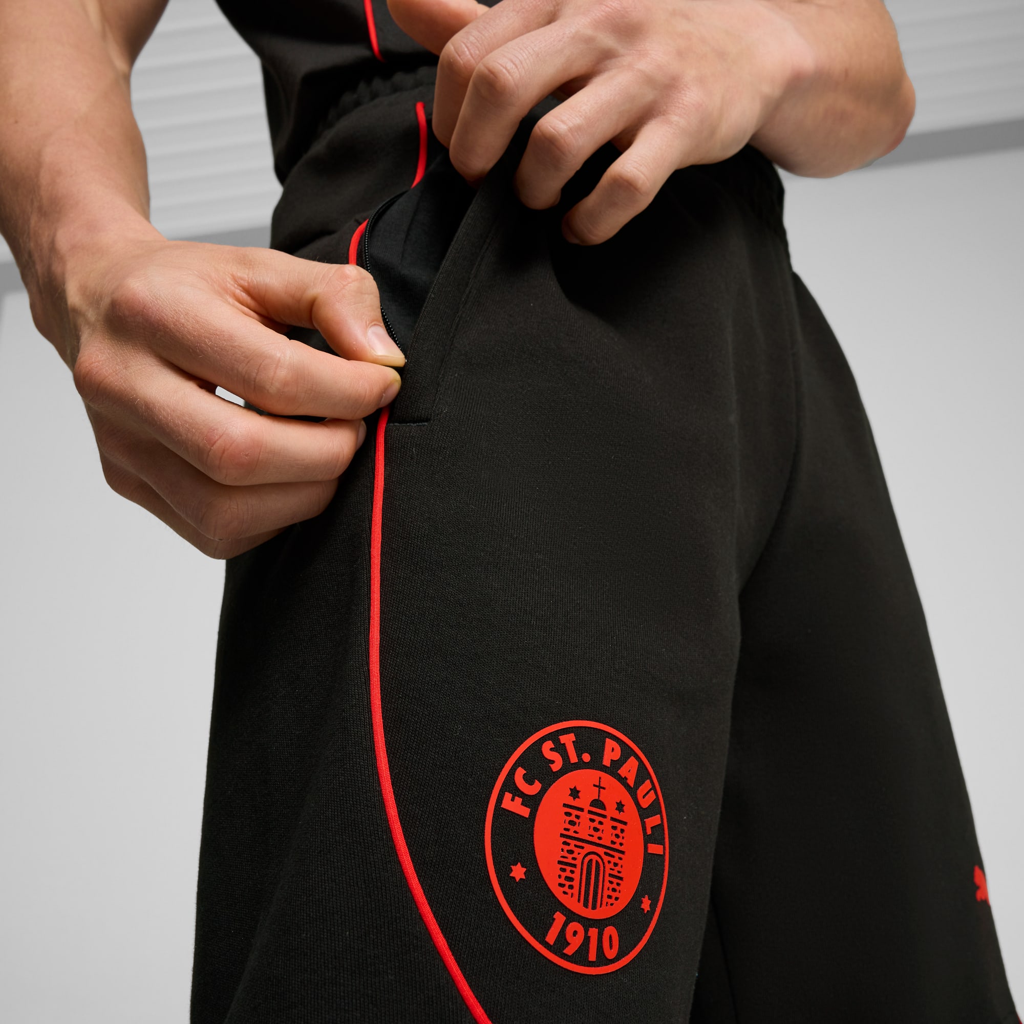 FC St. Pauli Casuals Shorts Men, PUMA Black-PUMA Red, large