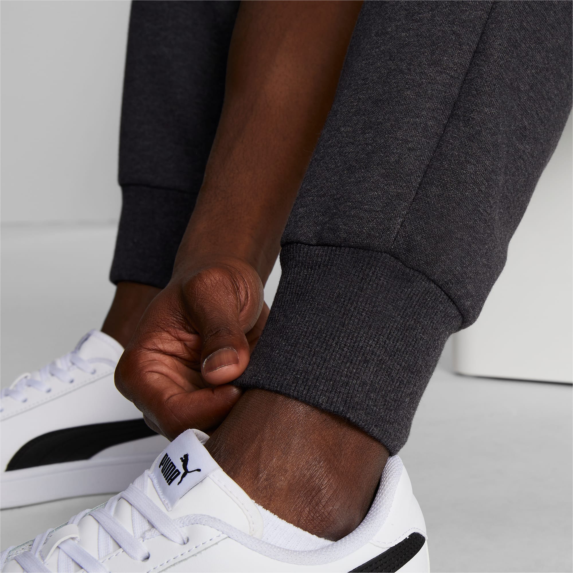 PUMA Men's Essentials Logo Fleece Sweatpants, Dark Grey Heather, 4X-Large :  : Clothing, Shoes & Accessories